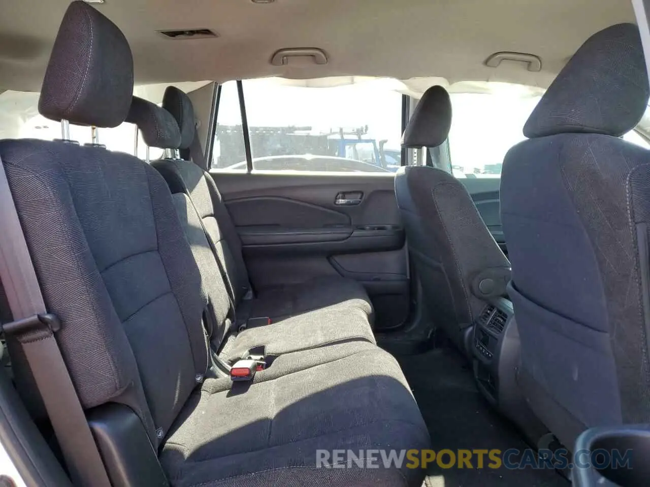 11 Photograph of a damaged car 5FNYF5H34KB002772 HONDA PILOT 2019