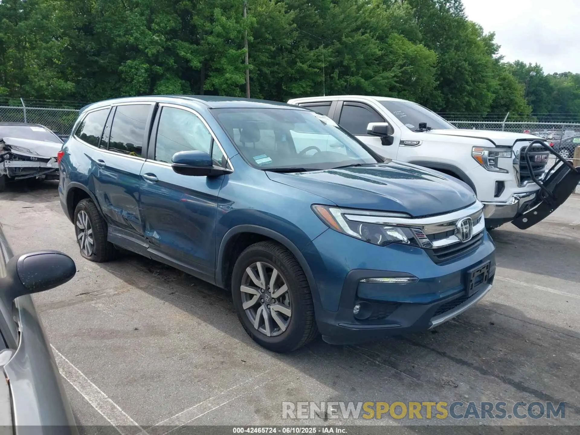 1 Photograph of a damaged car 5FNYF5H36KB015748 HONDA PILOT 2019