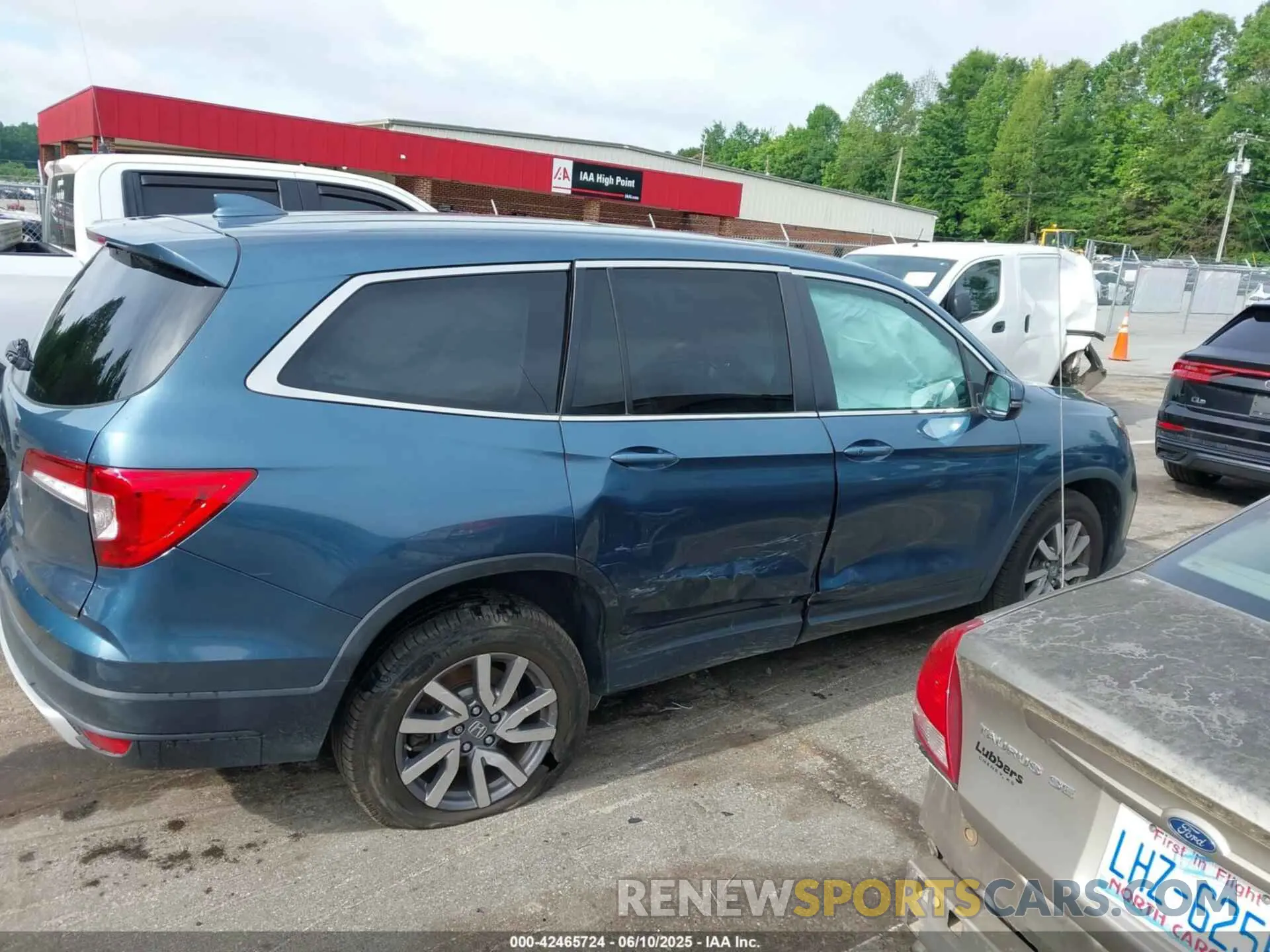 13 Photograph of a damaged car 5FNYF5H36KB015748 HONDA PILOT 2019