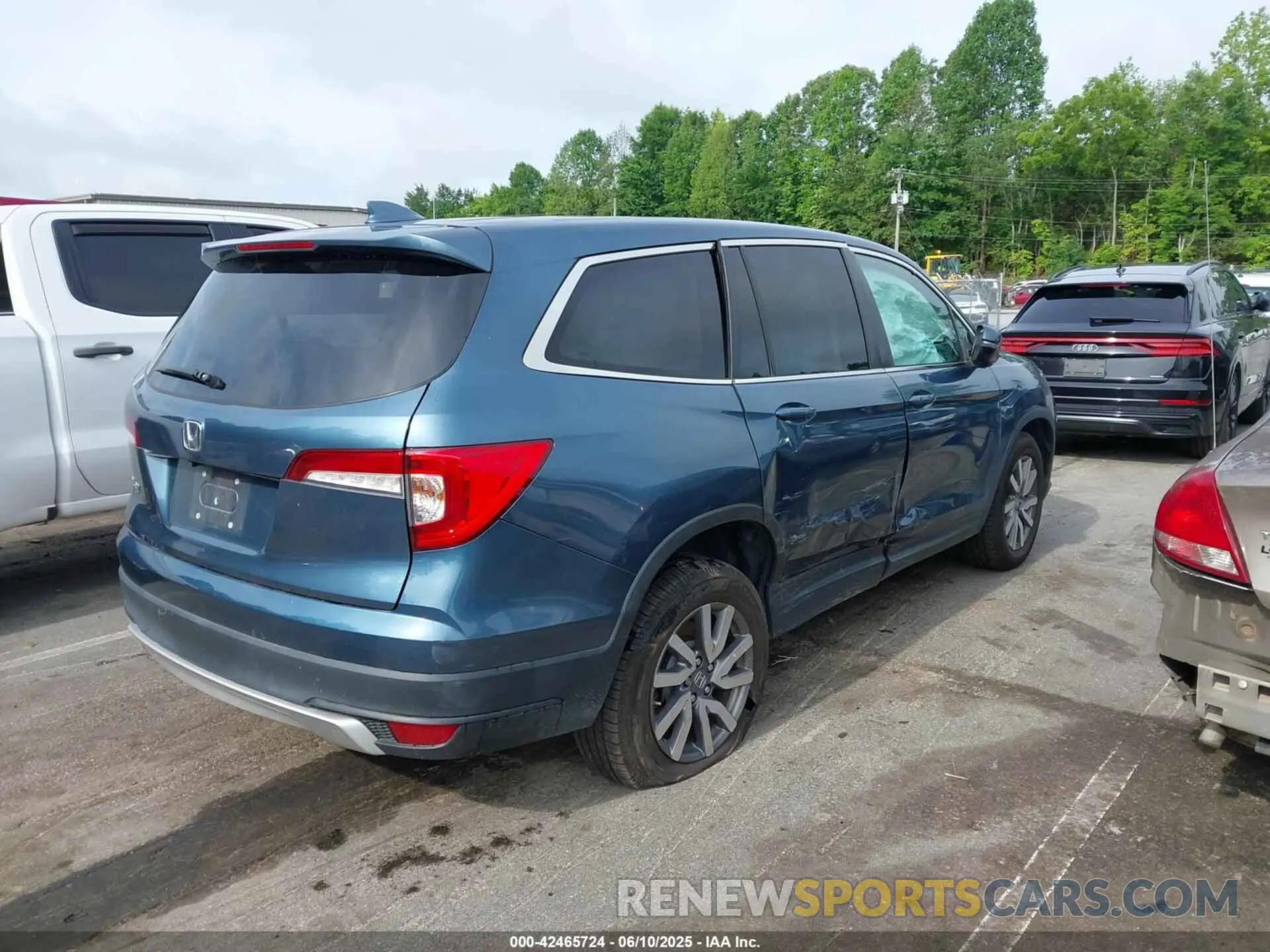 4 Photograph of a damaged car 5FNYF5H36KB015748 HONDA PILOT 2019