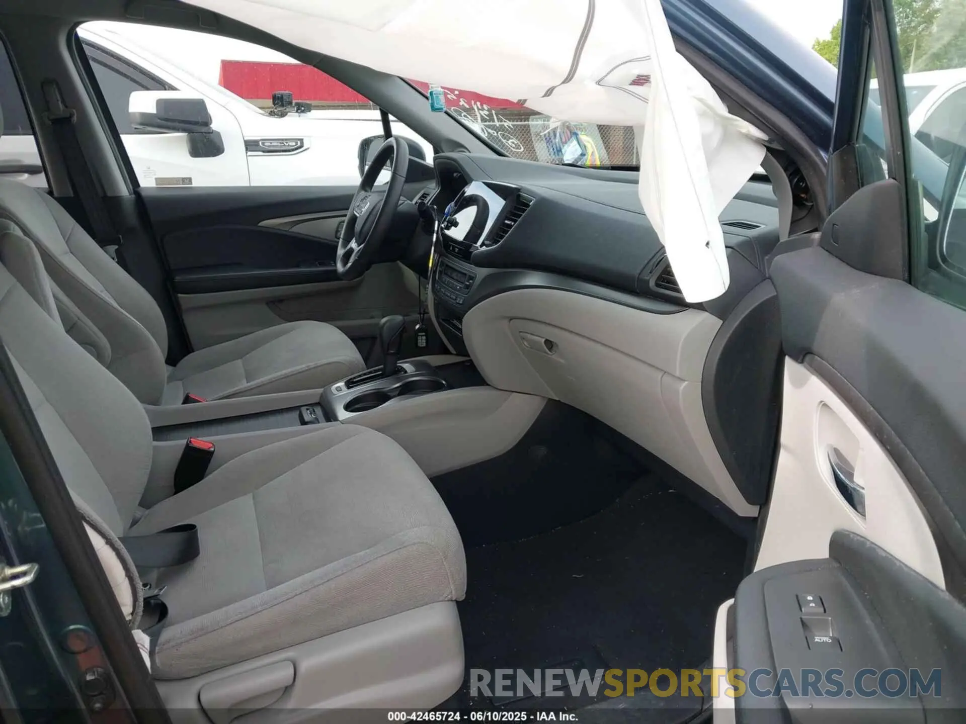 5 Photograph of a damaged car 5FNYF5H36KB015748 HONDA PILOT 2019