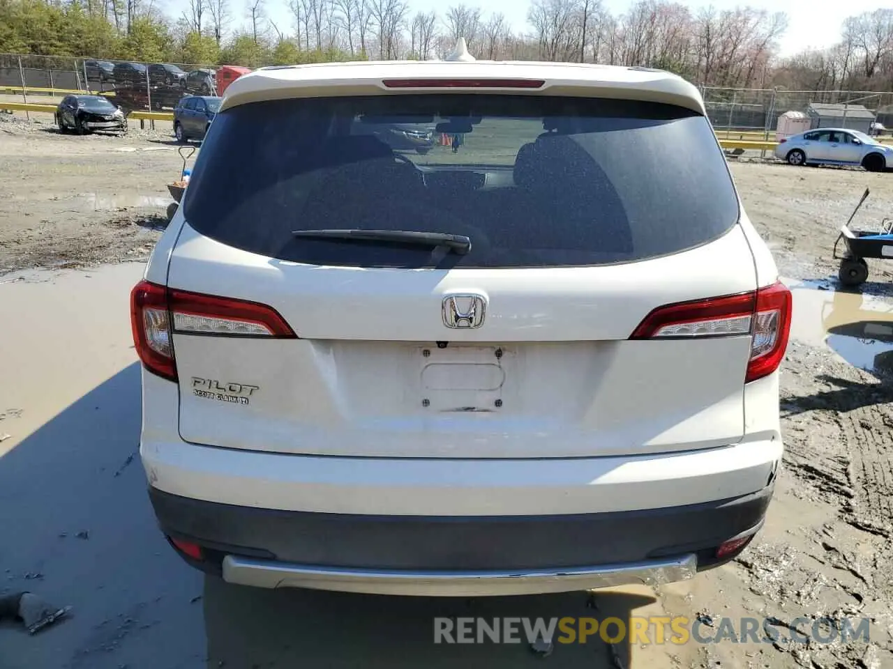 6 Photograph of a damaged car 5FNYF5H36KB019797 HONDA PILOT 2019