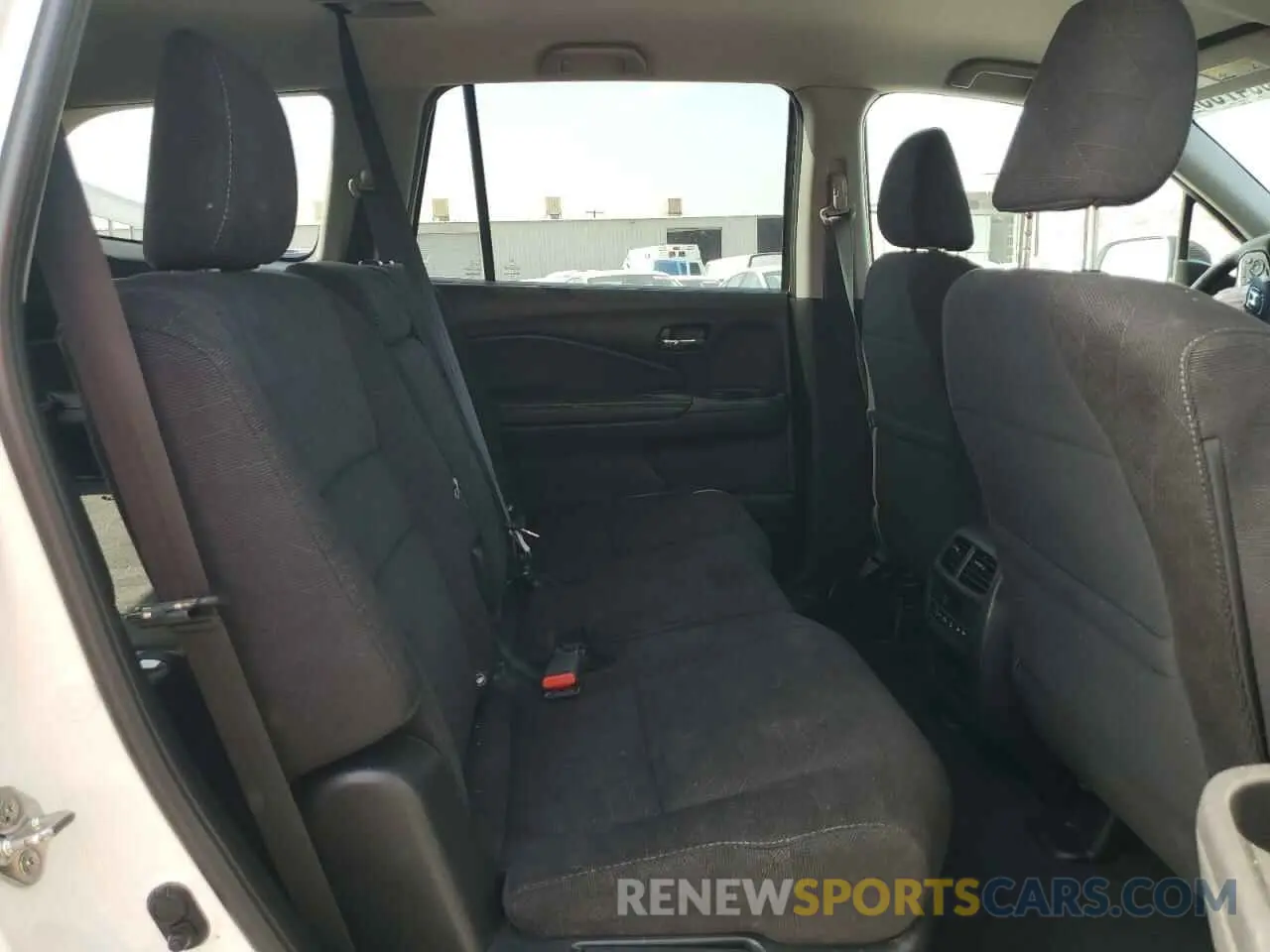 11 Photograph of a damaged car 5FNYF5H36KB021310 HONDA PILOT 2019