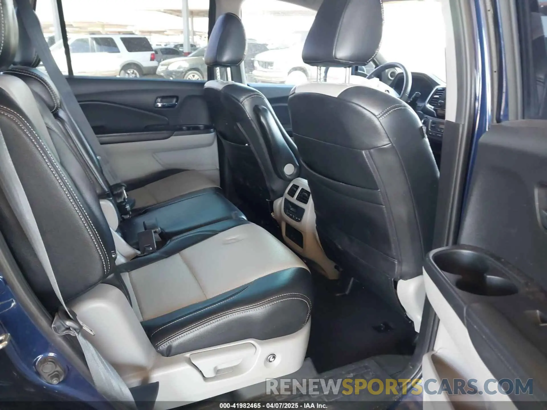 8 Фотография поврежденного автомобиля 5FNYF5H36KB024336 HONDA PILOT 2019