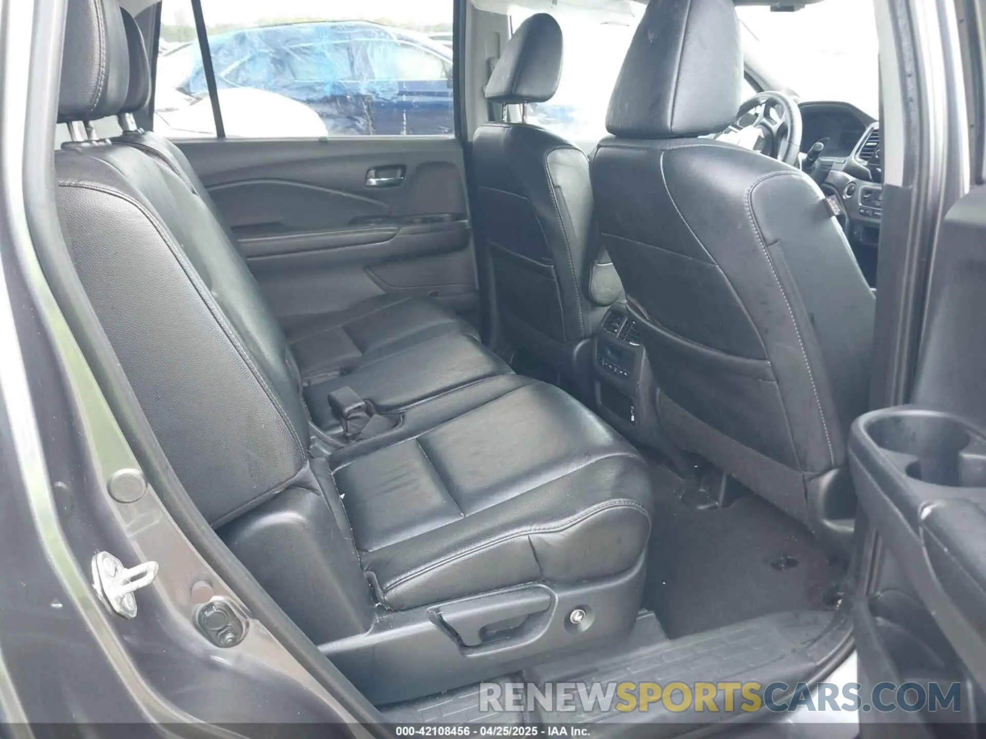 8 Photograph of a damaged car 5FNYF5H52KB039336 HONDA PILOT 2019