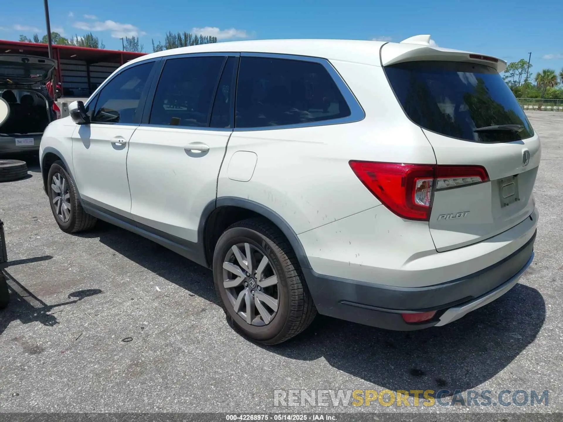 3 Photograph of a damaged car 5FNYF5H53KB012596 HONDA PILOT 2019