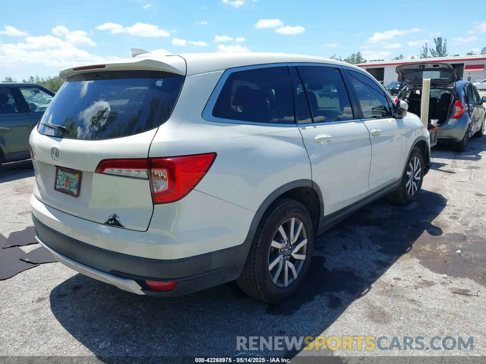 4 Photograph of a damaged car 5FNYF5H53KB012596 HONDA PILOT 2019