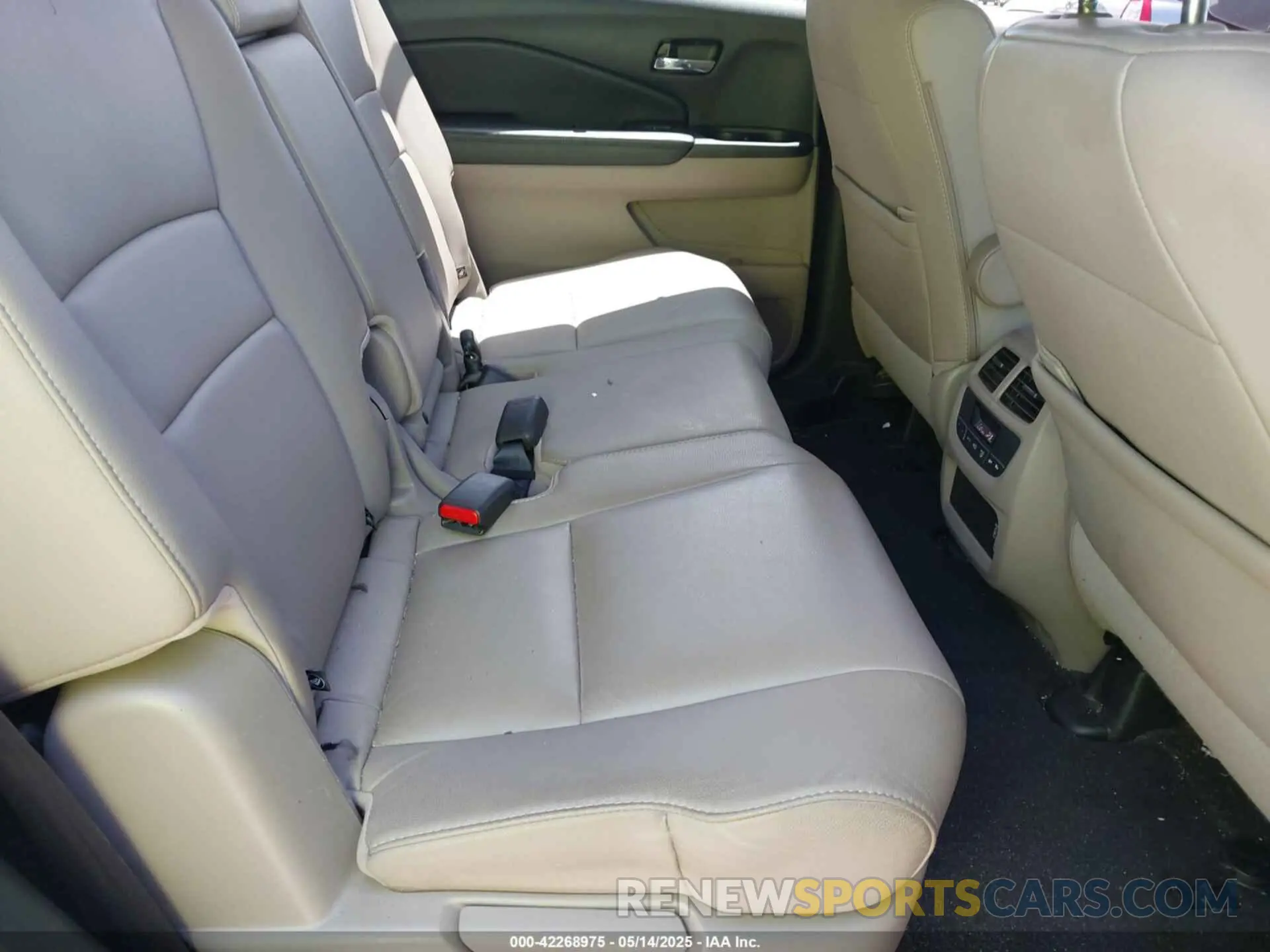 8 Photograph of a damaged car 5FNYF5H53KB012596 HONDA PILOT 2019