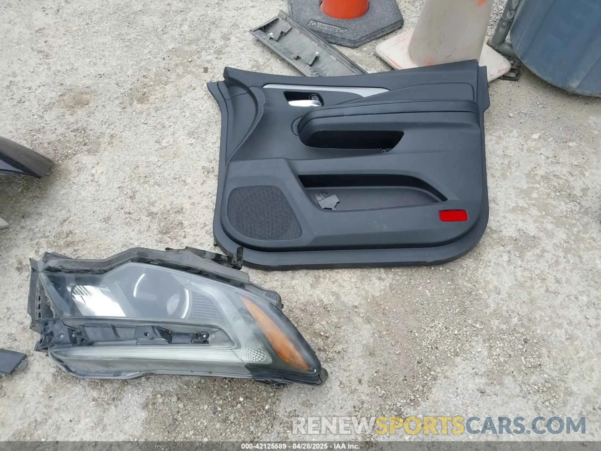 12 Photograph of a damaged car 5FNYF5H53KB019113 HONDA PILOT 2019