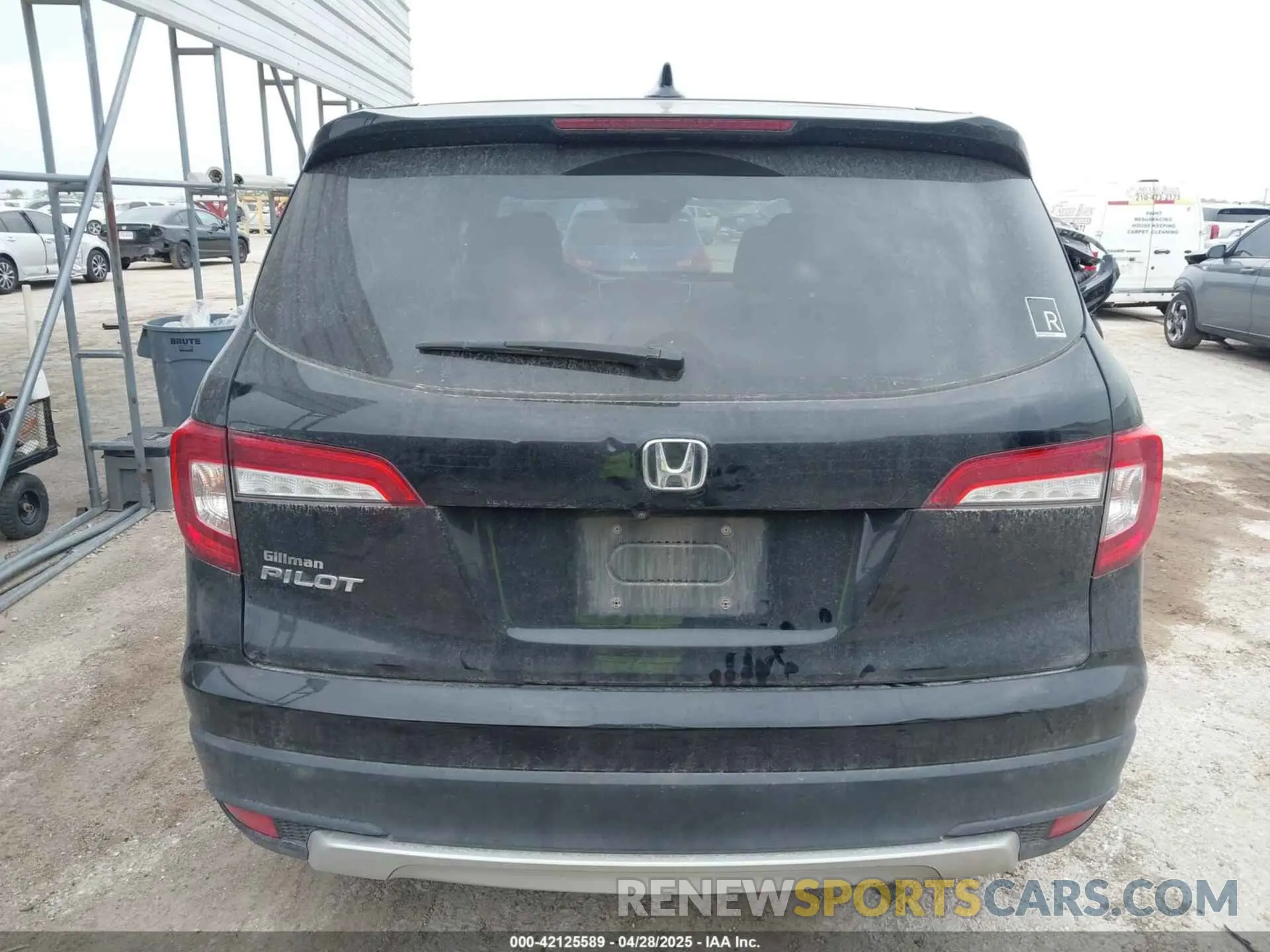 17 Photograph of a damaged car 5FNYF5H53KB019113 HONDA PILOT 2019