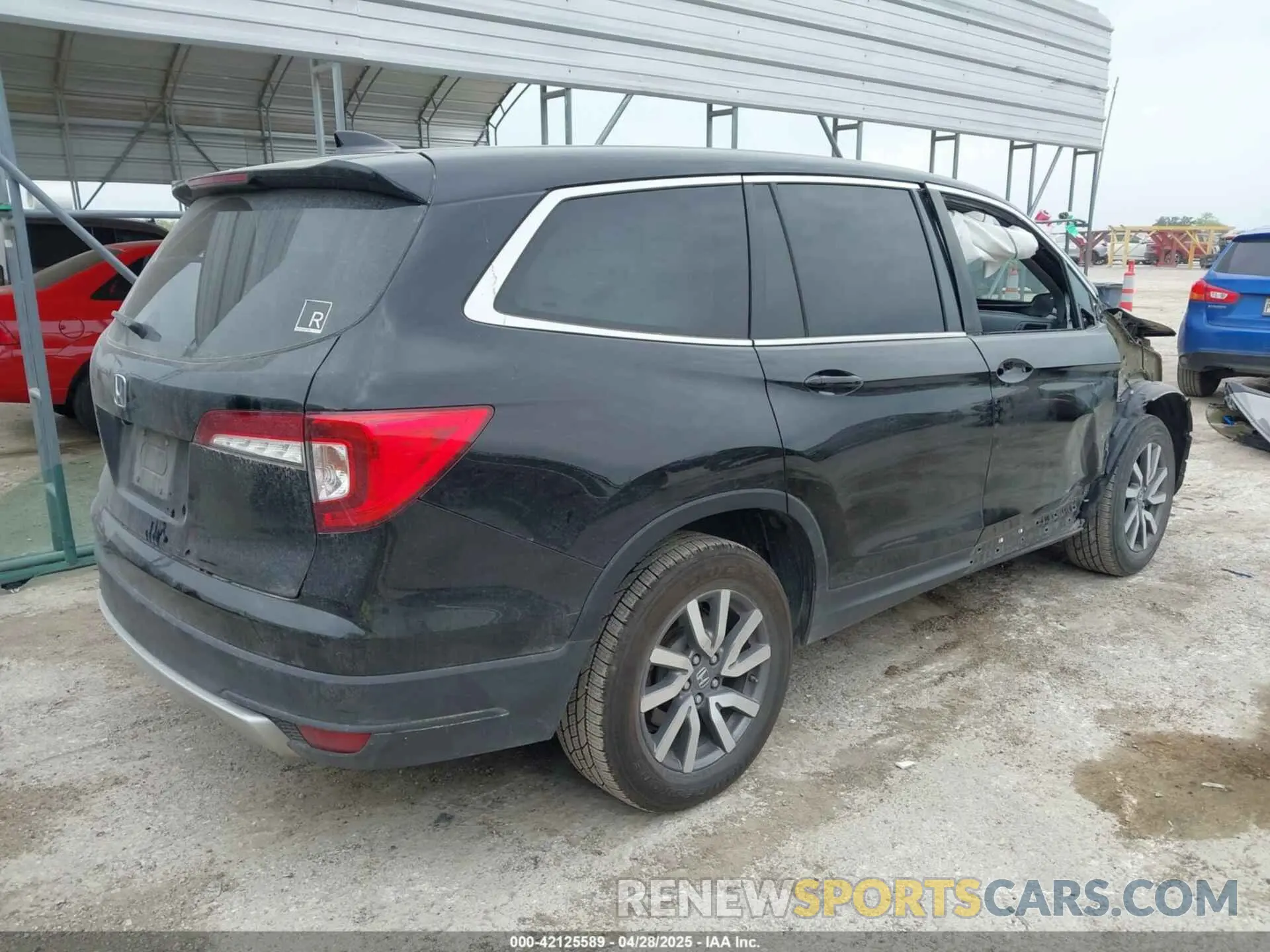 4 Photograph of a damaged car 5FNYF5H53KB019113 HONDA PILOT 2019