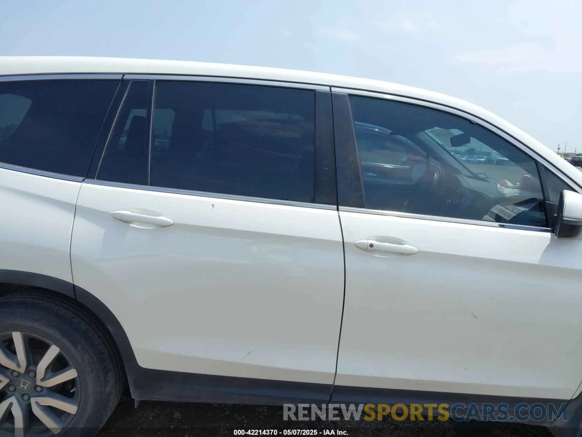 14 Photograph of a damaged car 5FNYF5H53KB029821 HONDA PILOT 2019