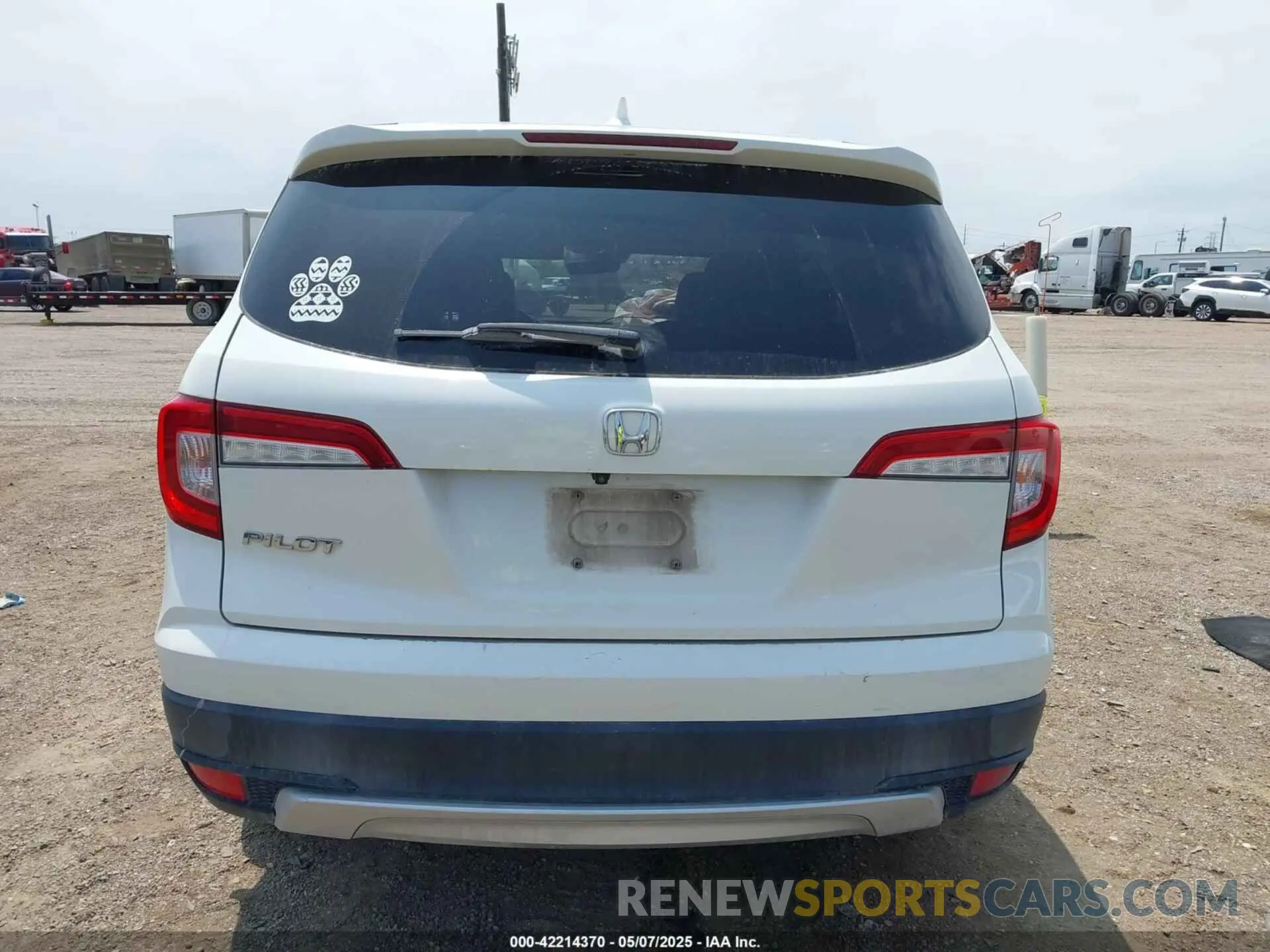 17 Photograph of a damaged car 5FNYF5H53KB029821 HONDA PILOT 2019