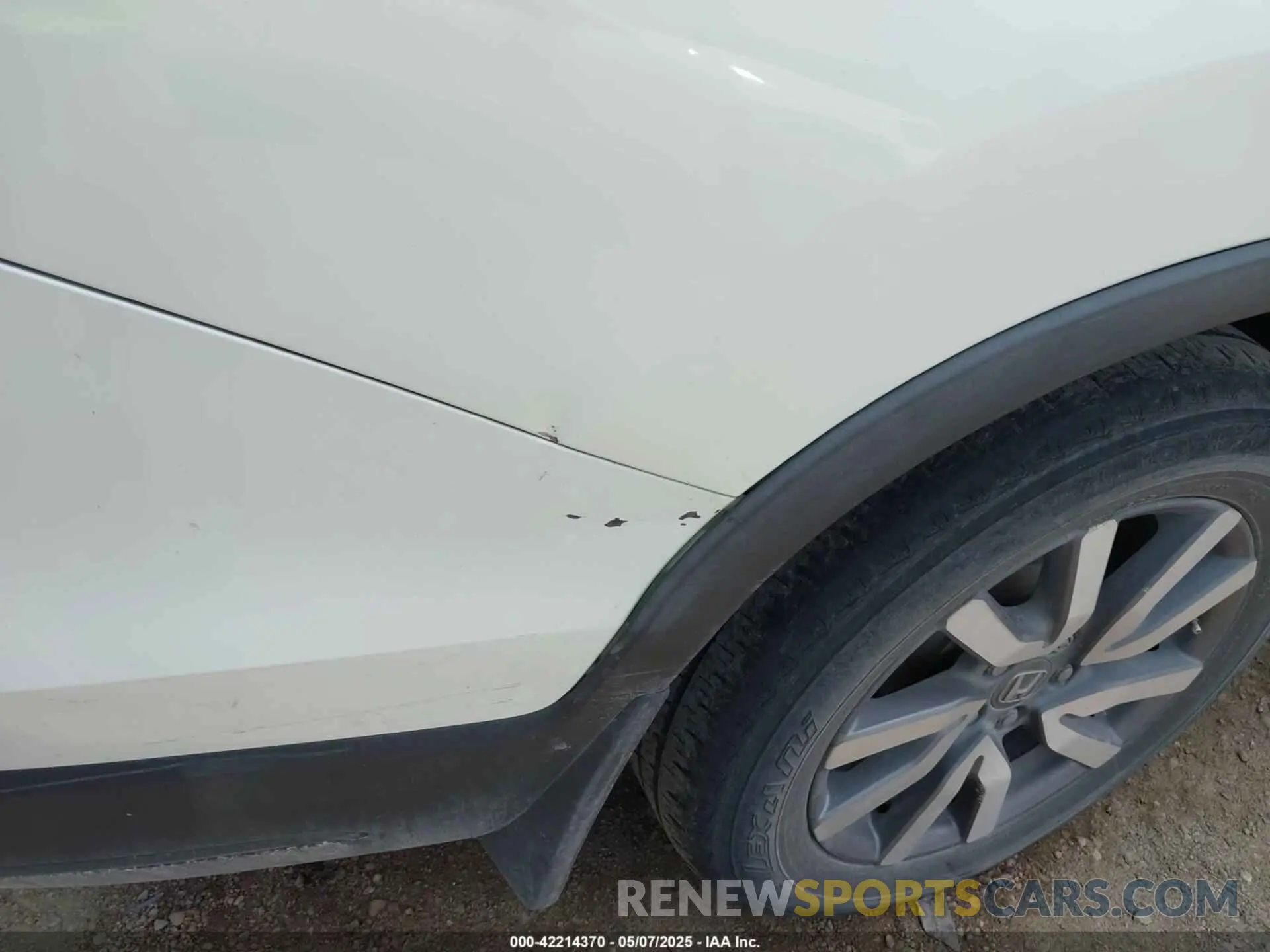 18 Photograph of a damaged car 5FNYF5H53KB029821 HONDA PILOT 2019
