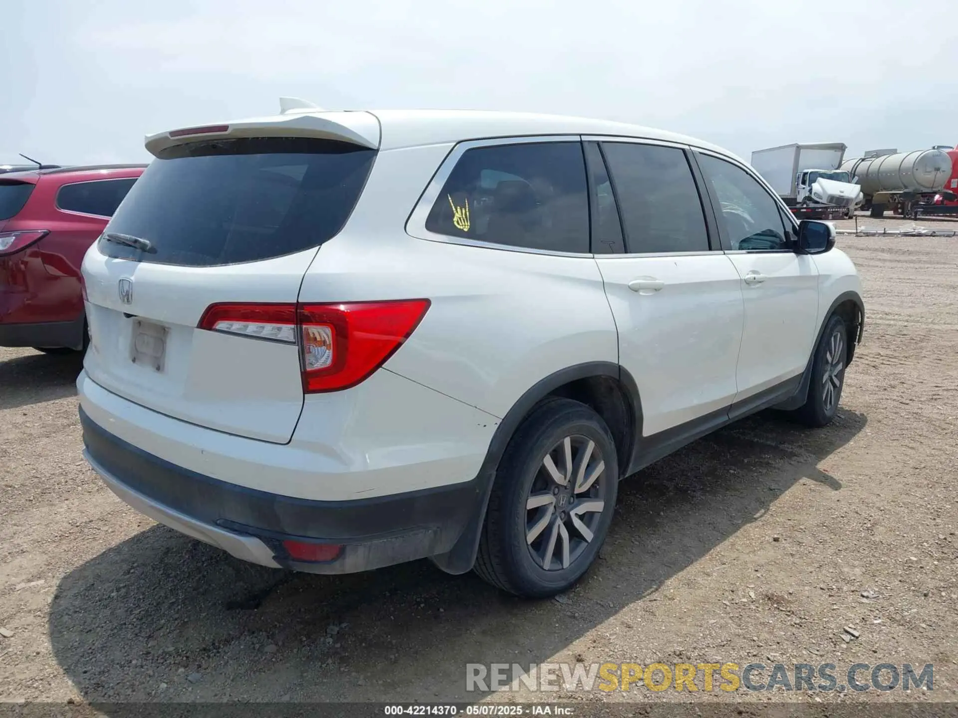 4 Photograph of a damaged car 5FNYF5H53KB029821 HONDA PILOT 2019