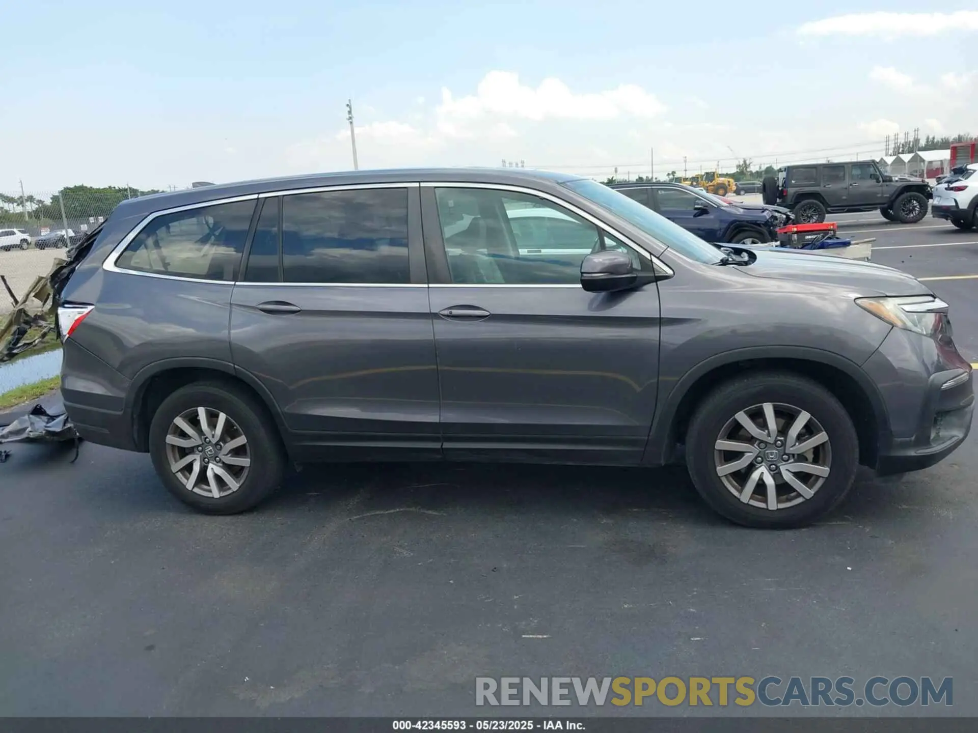 14 Photograph of a damaged car 5FNYF5H54KB013384 HONDA PILOT 2019