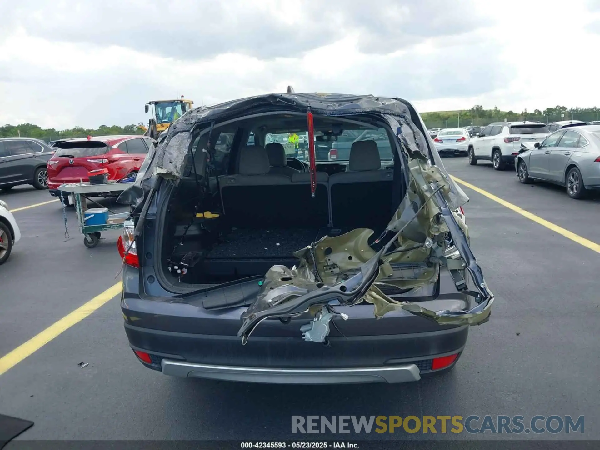 17 Photograph of a damaged car 5FNYF5H54KB013384 HONDA PILOT 2019