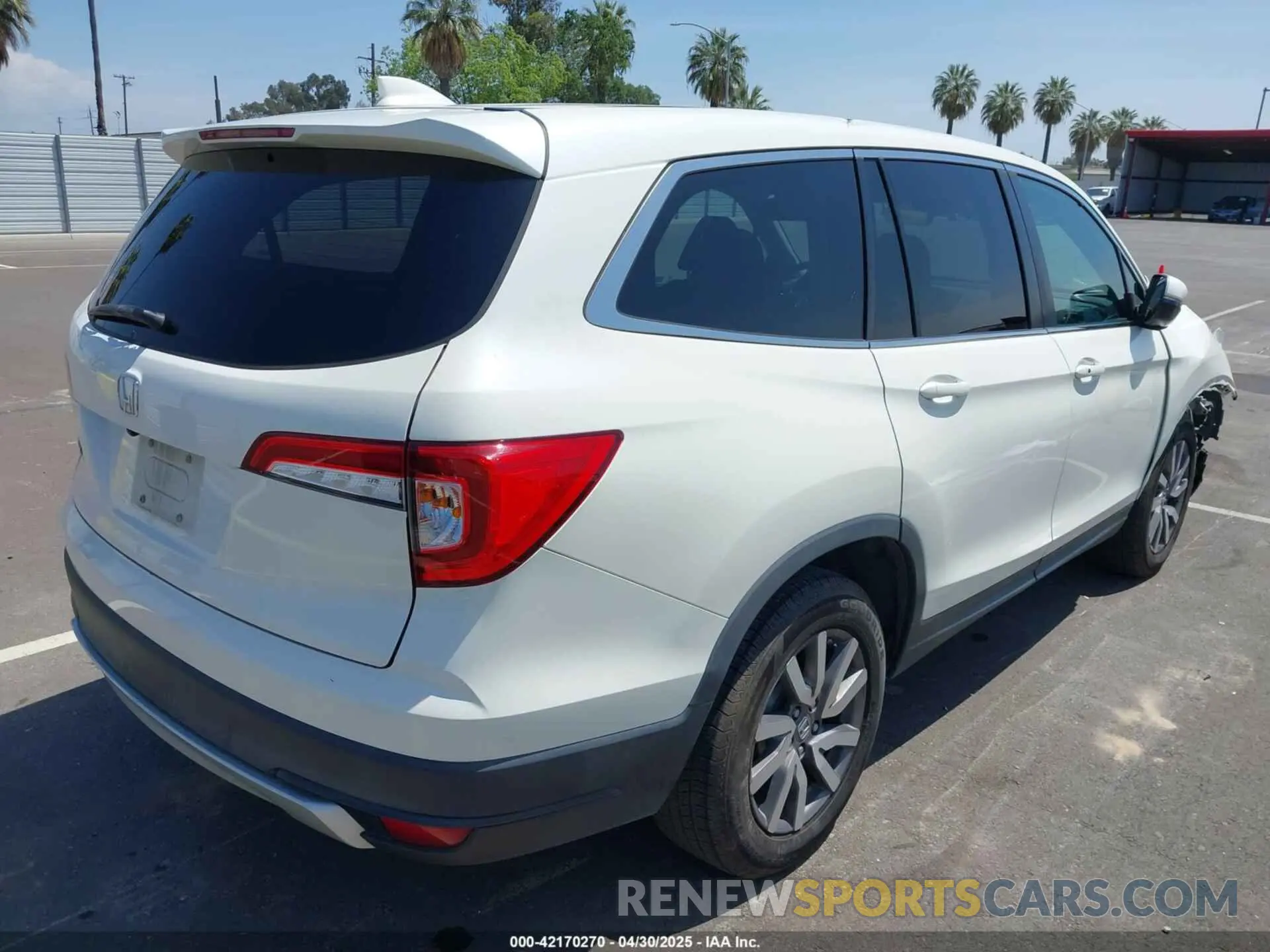 4 Photograph of a damaged car 5FNYF5H54KB018519 HONDA PILOT 2019