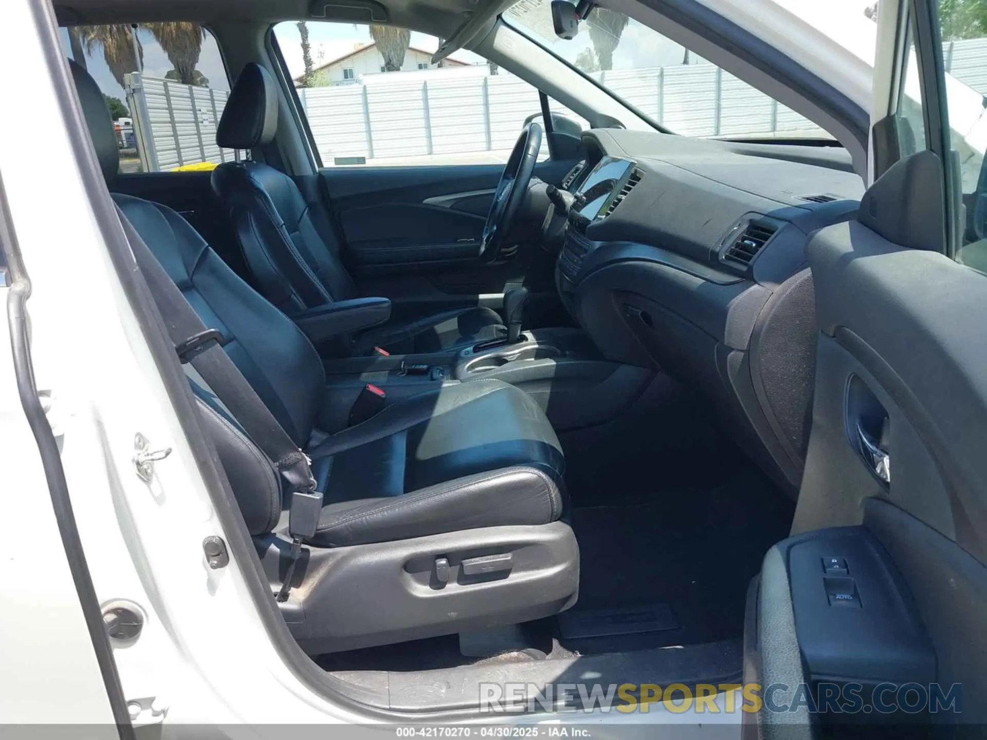 5 Photograph of a damaged car 5FNYF5H54KB018519 HONDA PILOT 2019