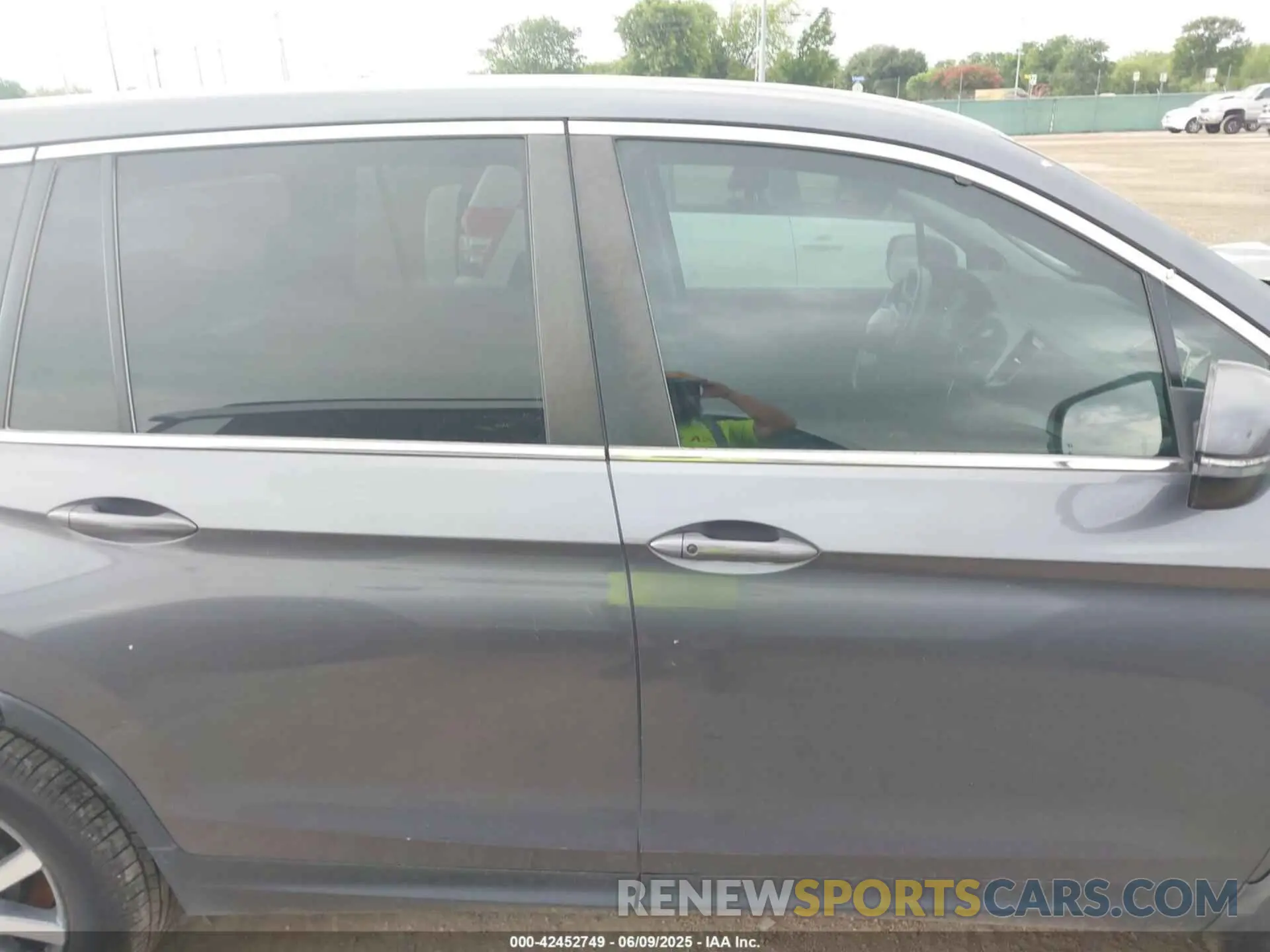 13 Photograph of a damaged car 5FNYF5H55KB027813 HONDA PILOT 2019