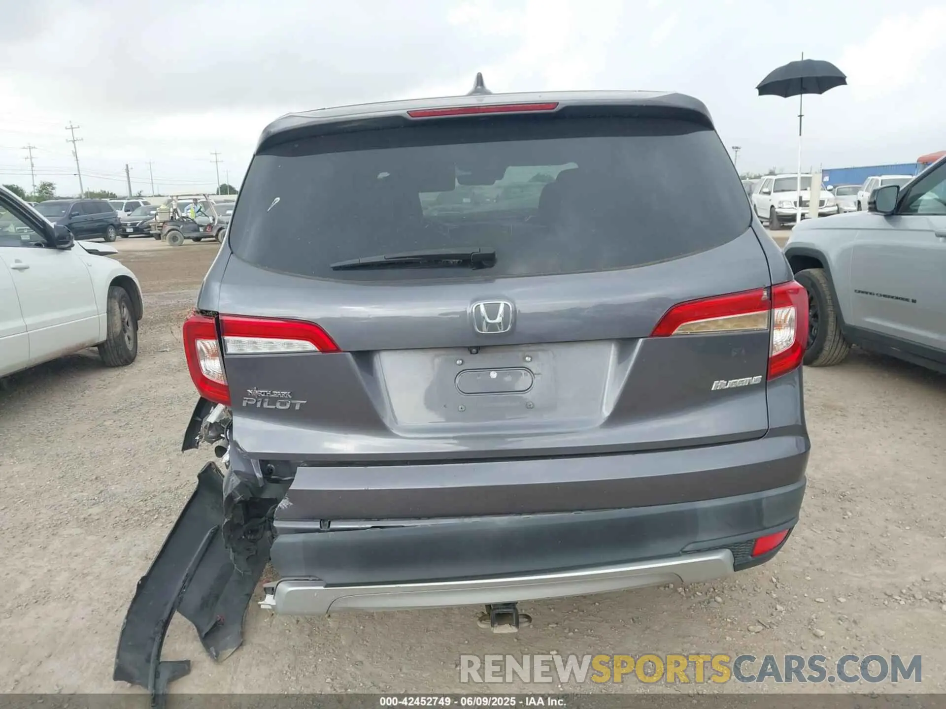 16 Photograph of a damaged car 5FNYF5H55KB027813 HONDA PILOT 2019