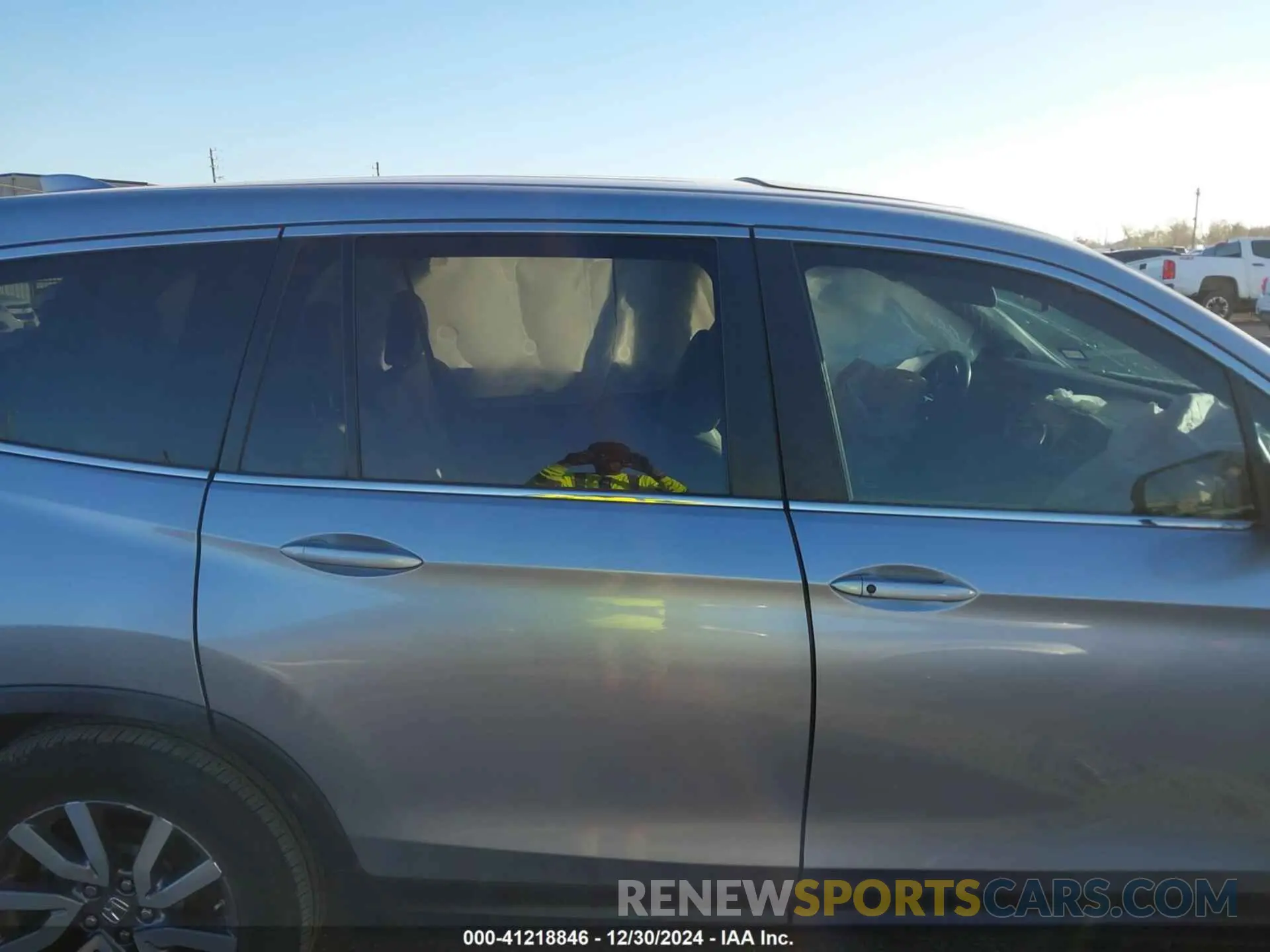 12 Photograph of a damaged car 5FNYF5H55KB044529 HONDA PILOT 2019