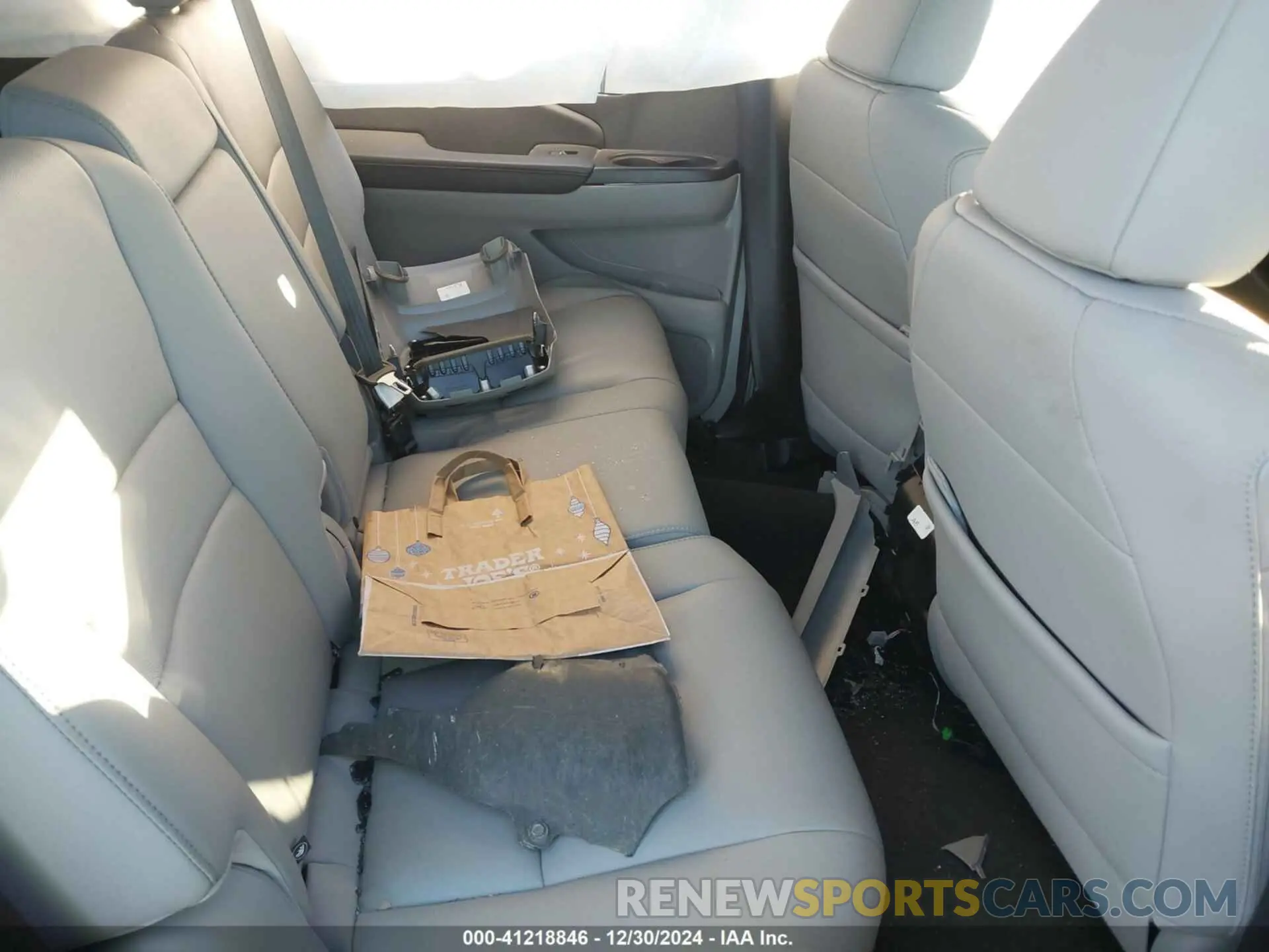 8 Photograph of a damaged car 5FNYF5H55KB044529 HONDA PILOT 2019