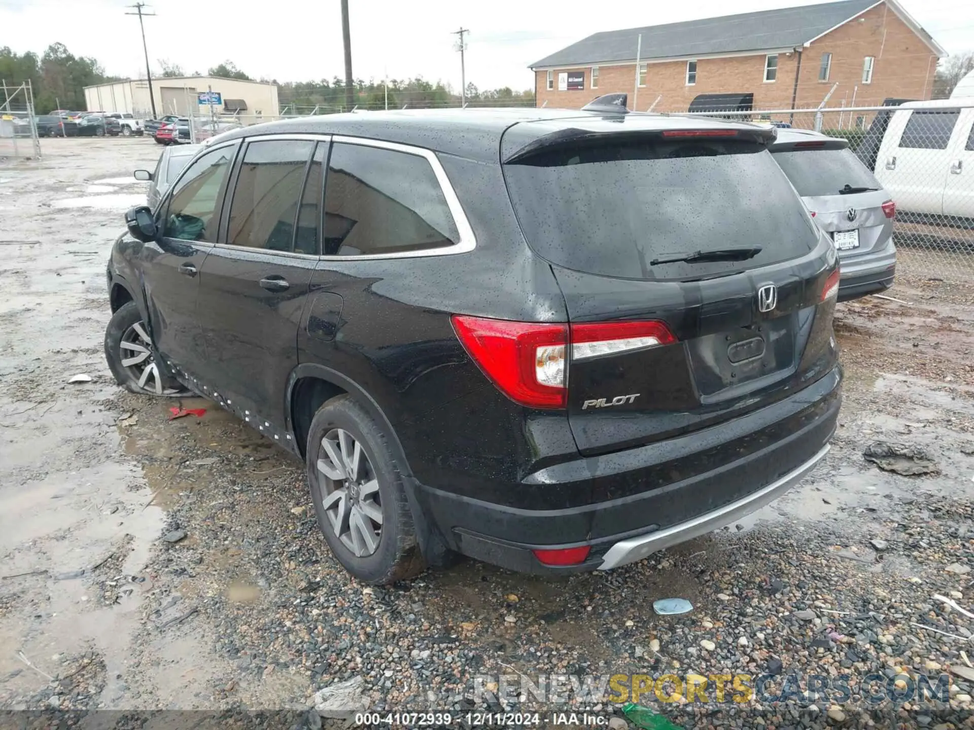 3 Photograph of a damaged car 5FNYF5H56KB016304 HONDA PILOT 2019