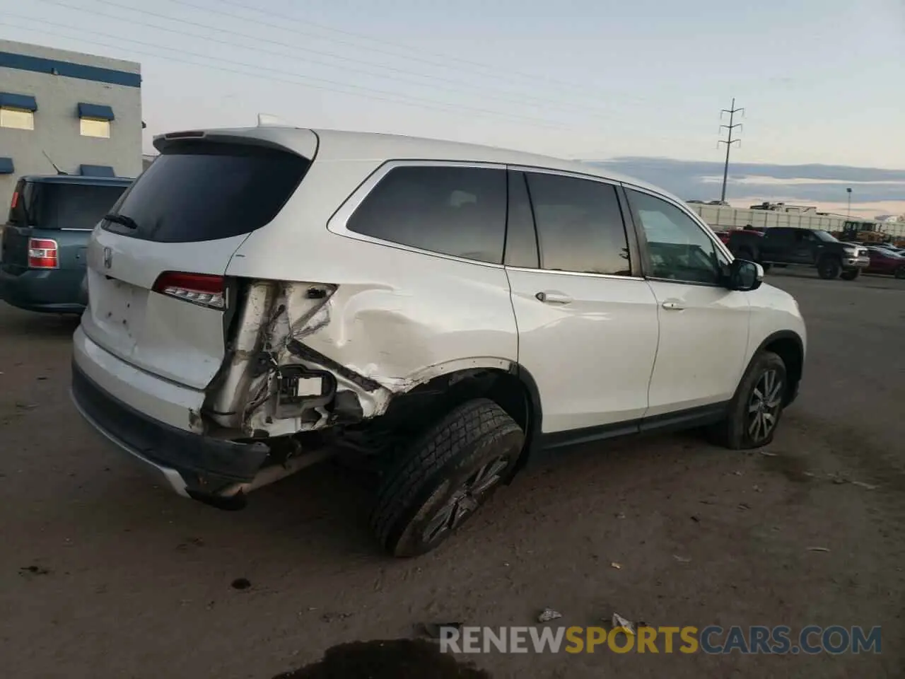 3 Photograph of a damaged car 5FNYF5H58KB002470 HONDA PILOT 2019