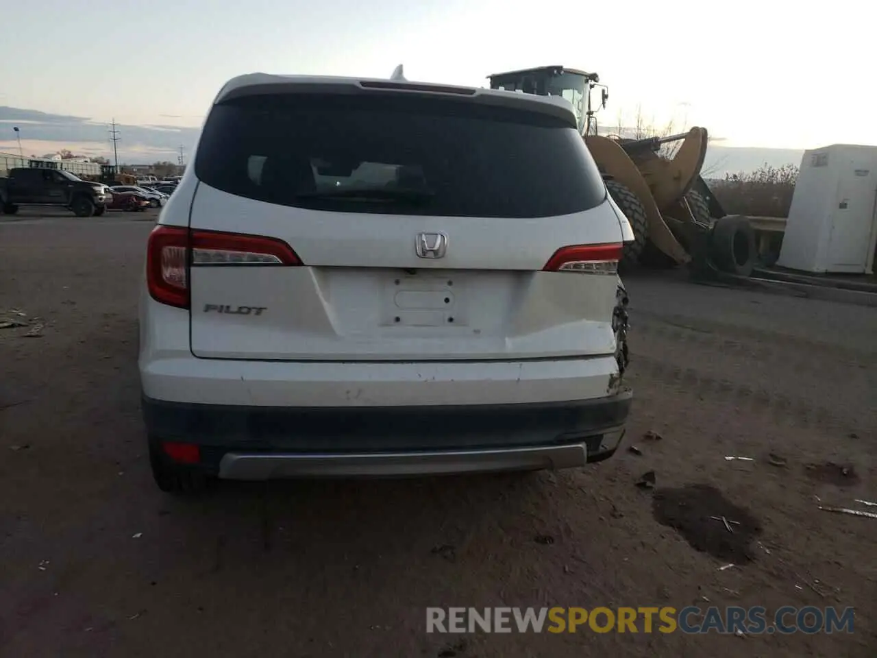 6 Photograph of a damaged car 5FNYF5H58KB002470 HONDA PILOT 2019