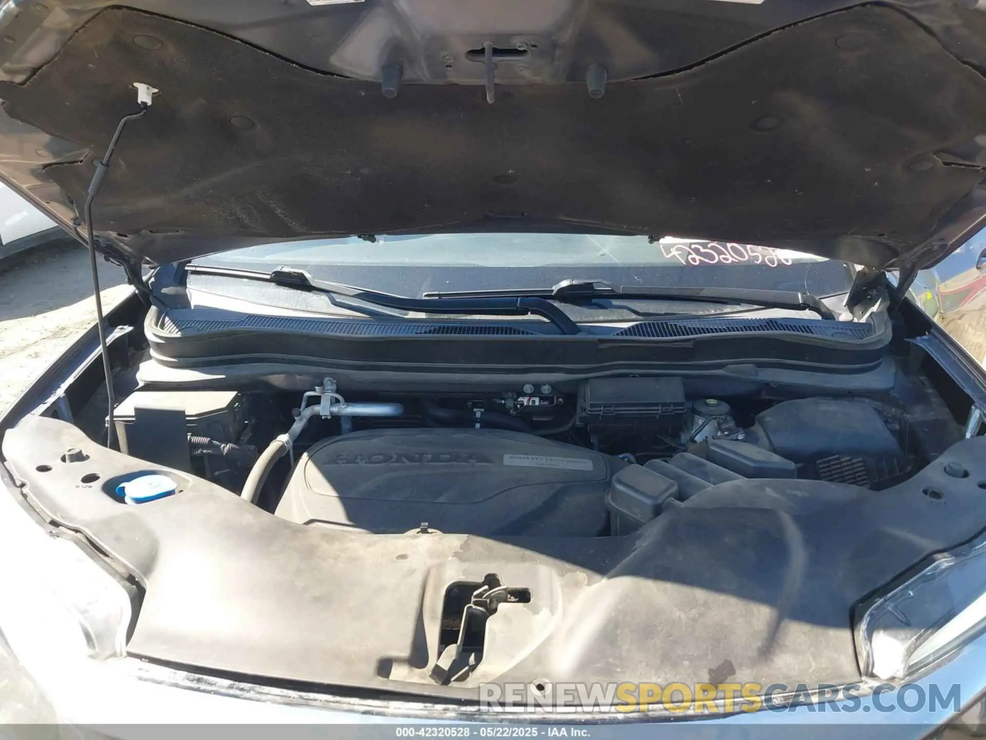 10 Photograph of a damaged car 5FNYF5H59KB036434 HONDA PILOT 2019