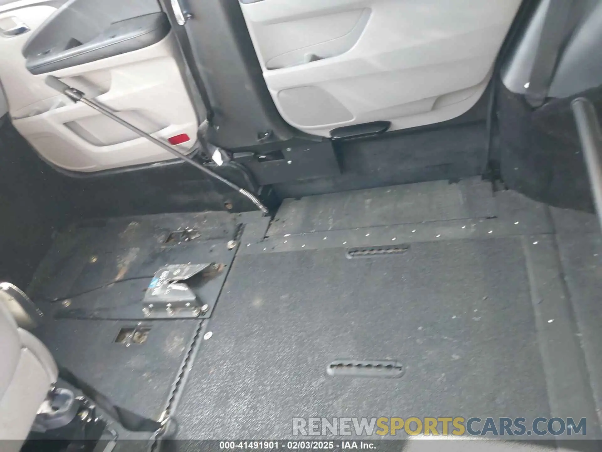 17 Фотография поврежденного автомобиля 5FNYF5H5XKB000719 HONDA PILOT 2019