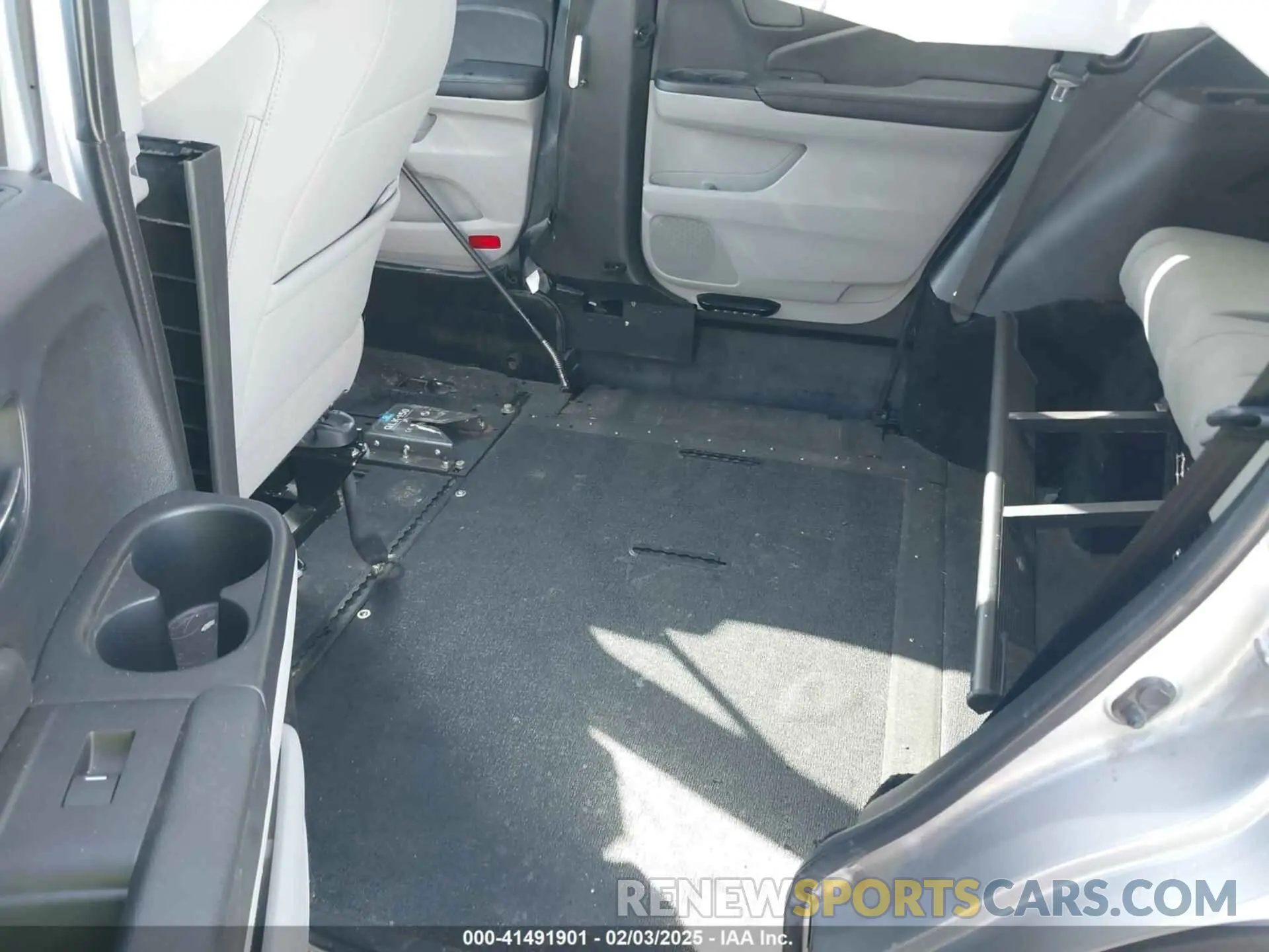 18 Фотография поврежденного автомобиля 5FNYF5H5XKB000719 HONDA PILOT 2019