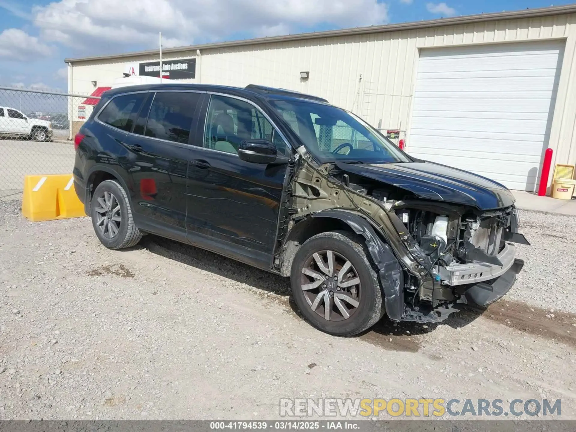 1 Photograph of a damaged car 5FNYF5H5XKB008027 HONDA PILOT 2019