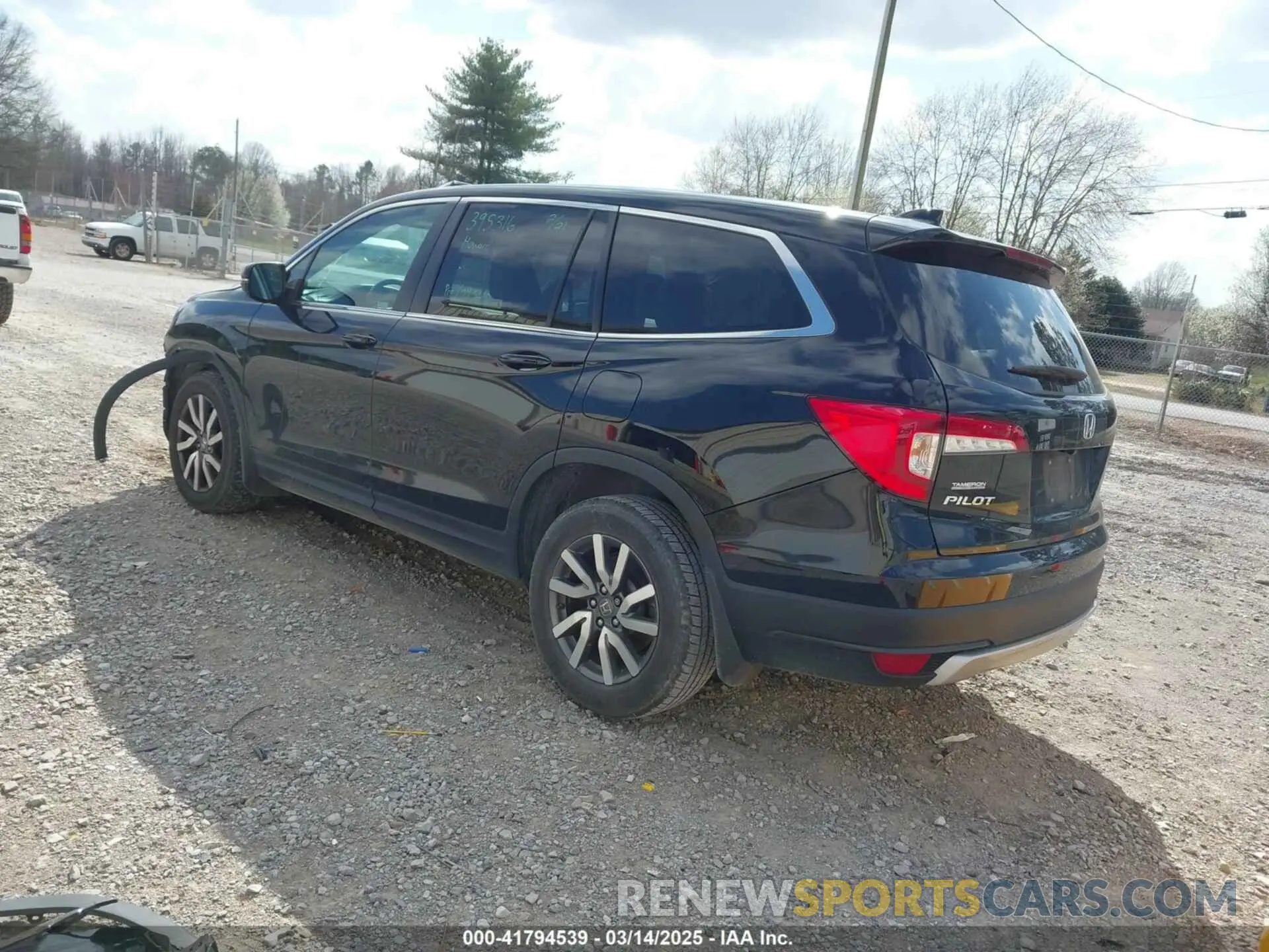 3 Photograph of a damaged car 5FNYF5H5XKB008027 HONDA PILOT 2019