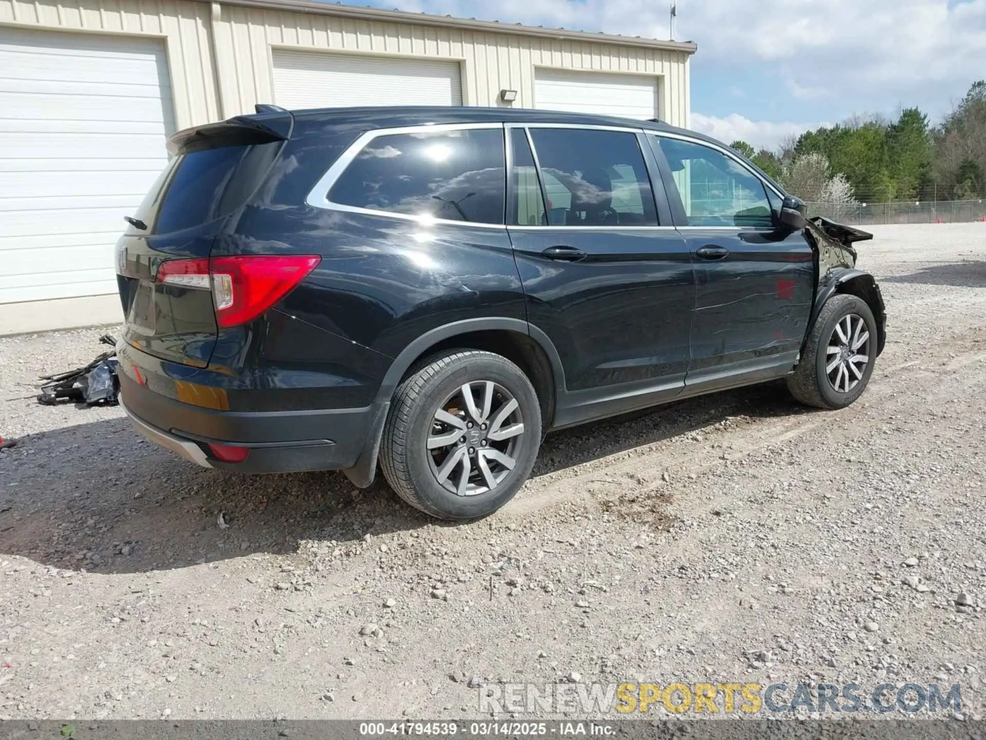 4 Photograph of a damaged car 5FNYF5H5XKB008027 HONDA PILOT 2019