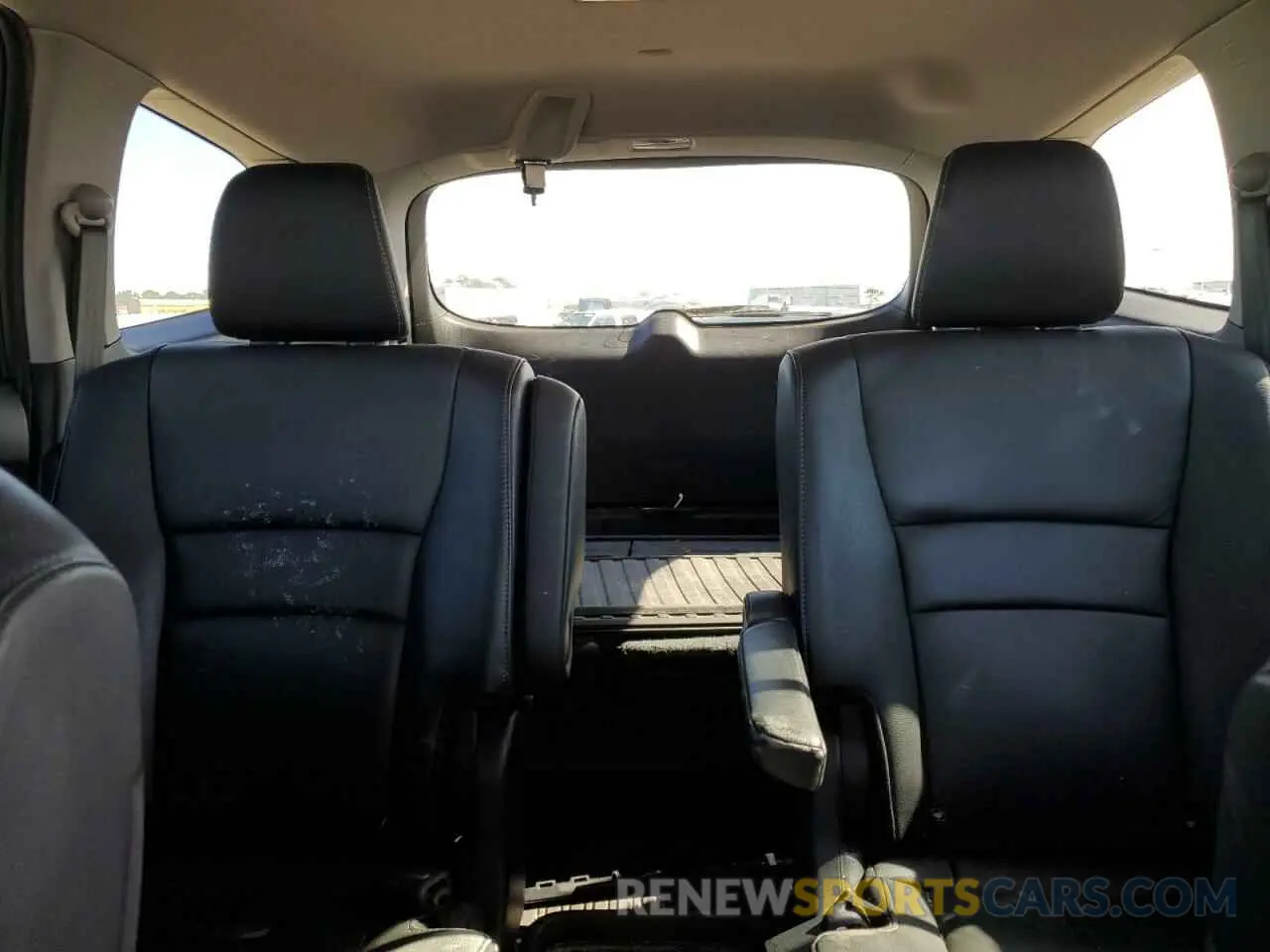 10 Photograph of a damaged car 5FNYF5H69KB019903 HONDA PILOT 2019