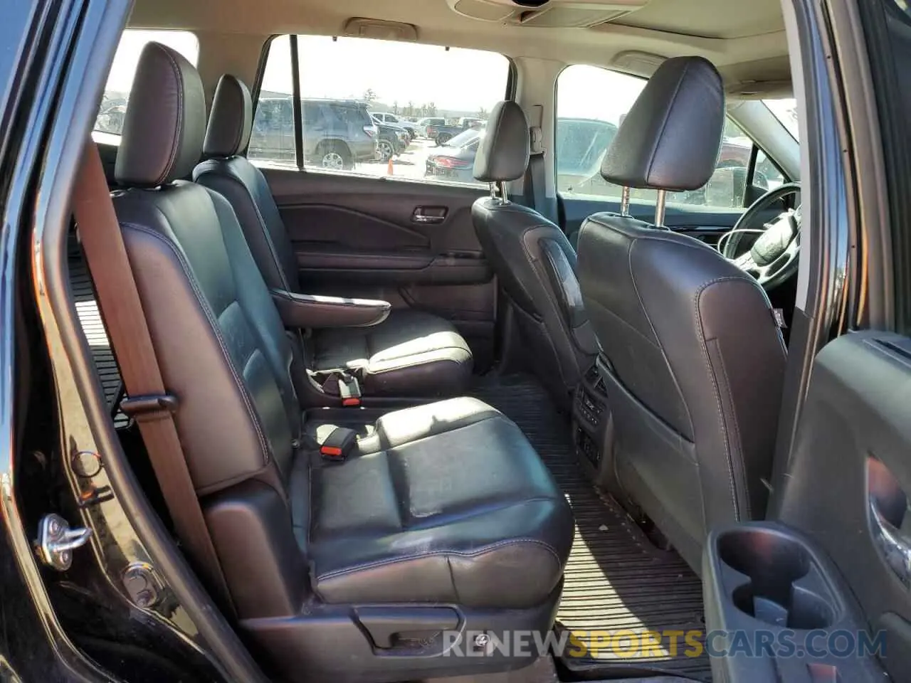 11 Photograph of a damaged car 5FNYF5H69KB019903 HONDA PILOT 2019