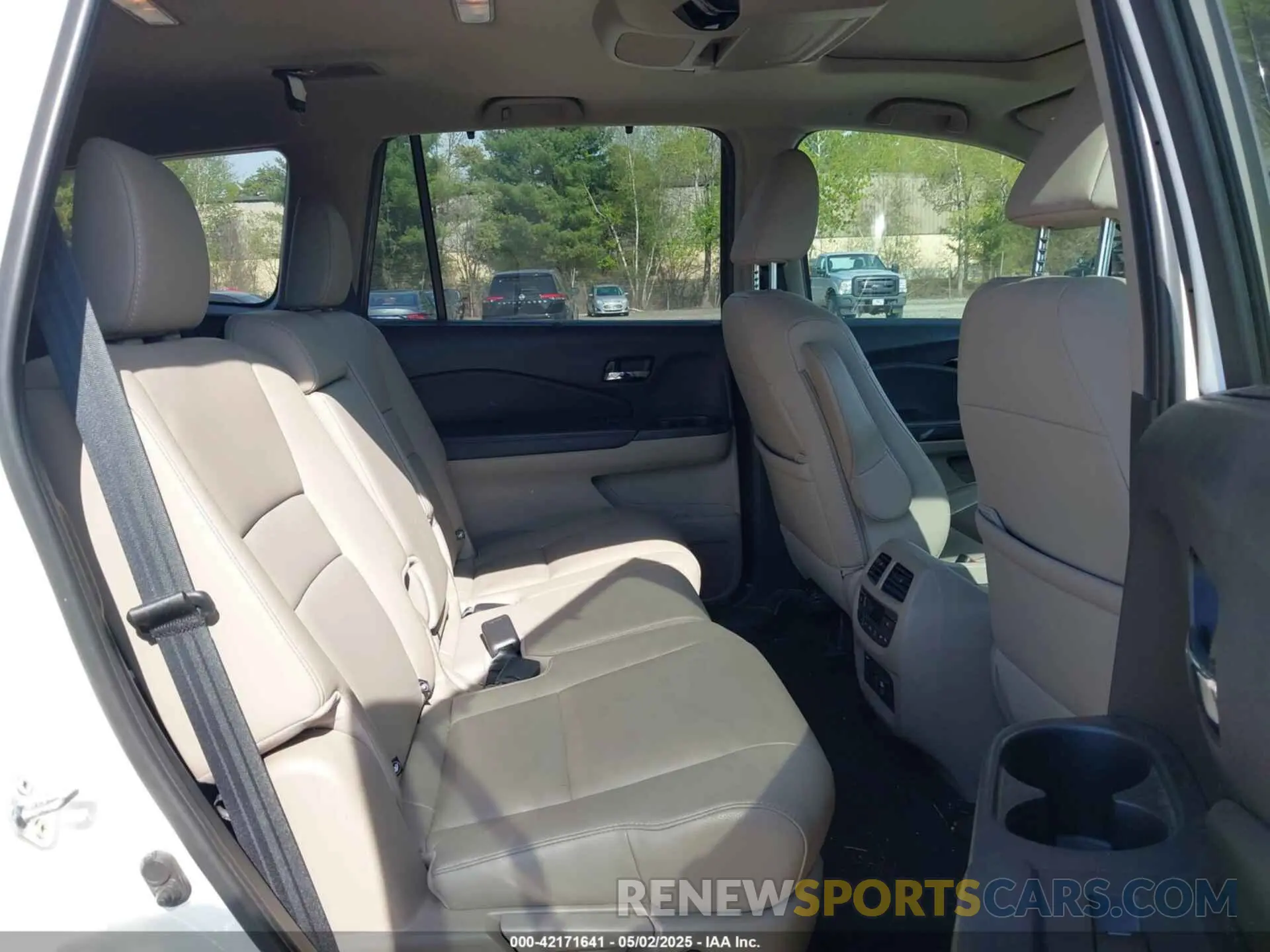 8 Фотография поврежденного автомобиля 5FNYF5H90KB005916 HONDA PILOT 2019