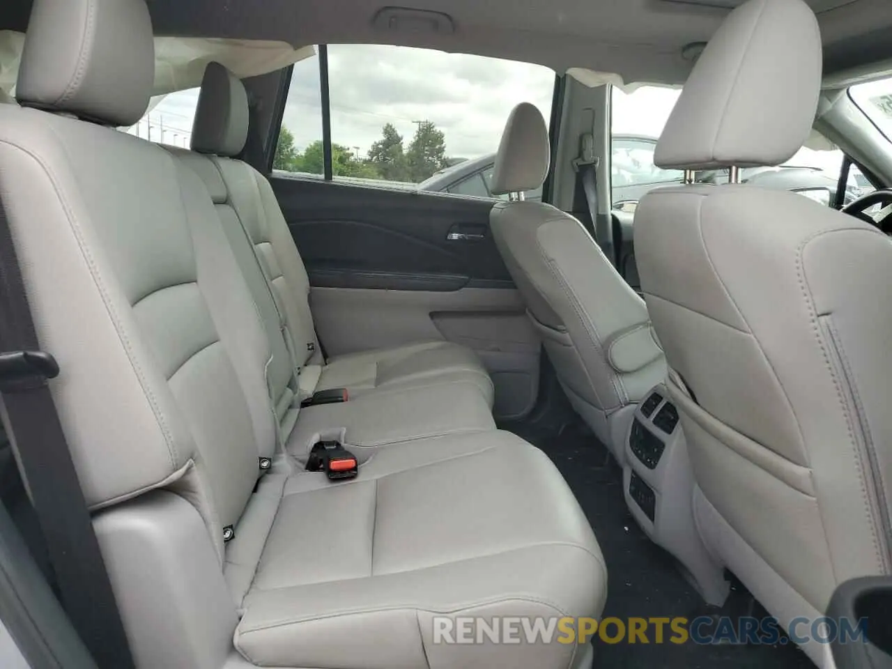 11 Photograph of a damaged car 5FNYF5H91KB033661 HONDA PILOT 2019