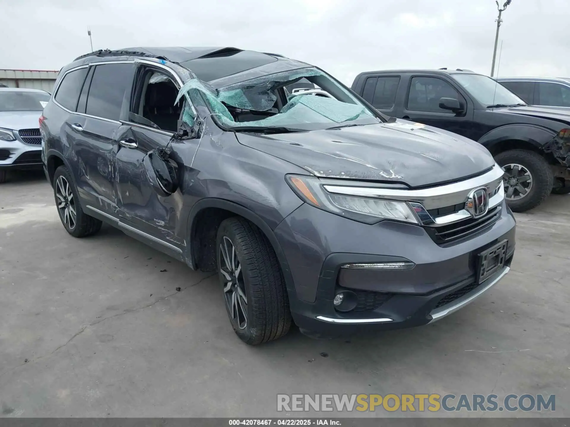 1 Photograph of a damaged car 5FNYF5H95KB033615 HONDA PILOT 2019
