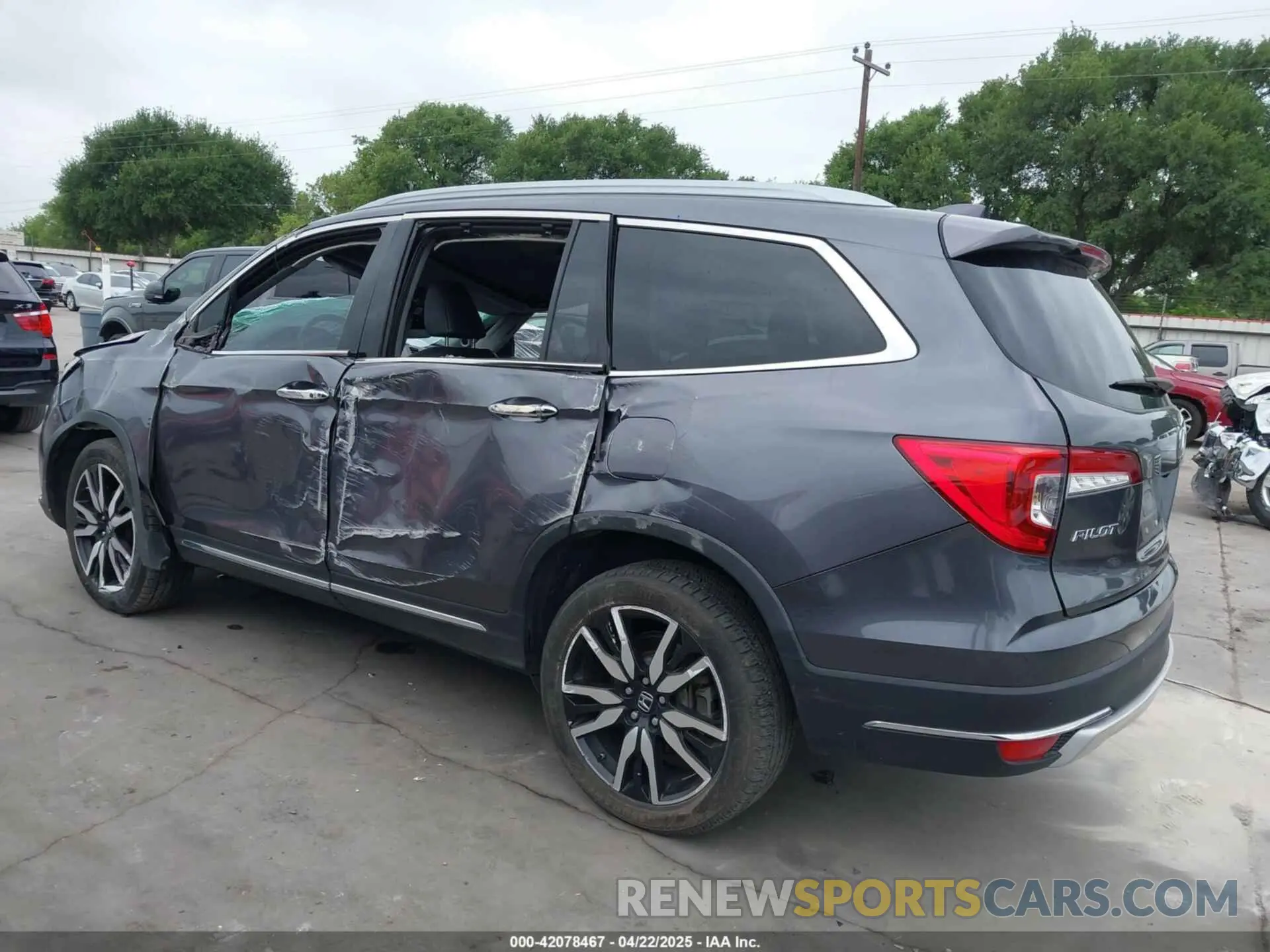 6 Photograph of a damaged car 5FNYF5H95KB033615 HONDA PILOT 2019