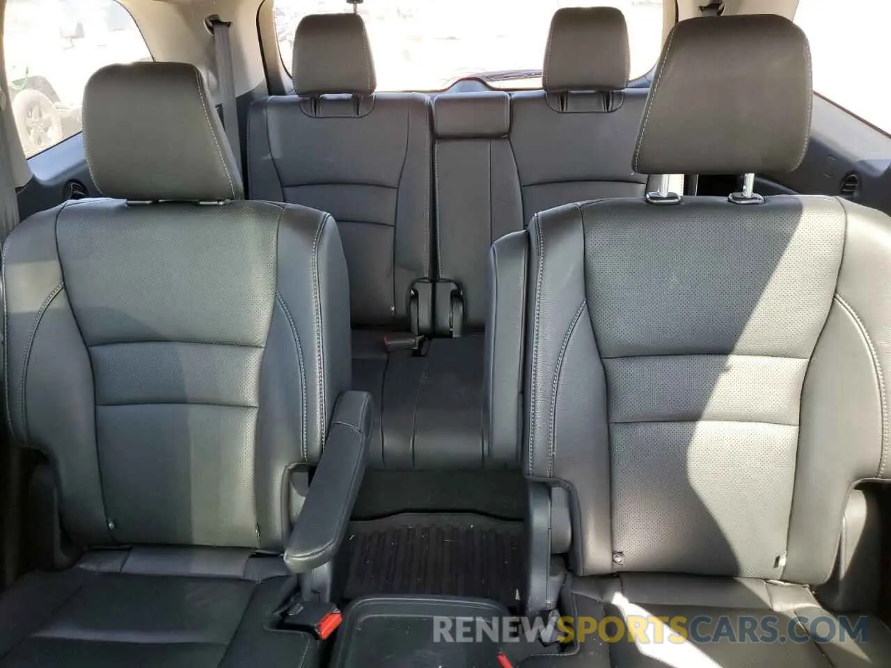 10 Photograph of a damaged car 5FNYF6H00KB056713 HONDA PILOT 2019