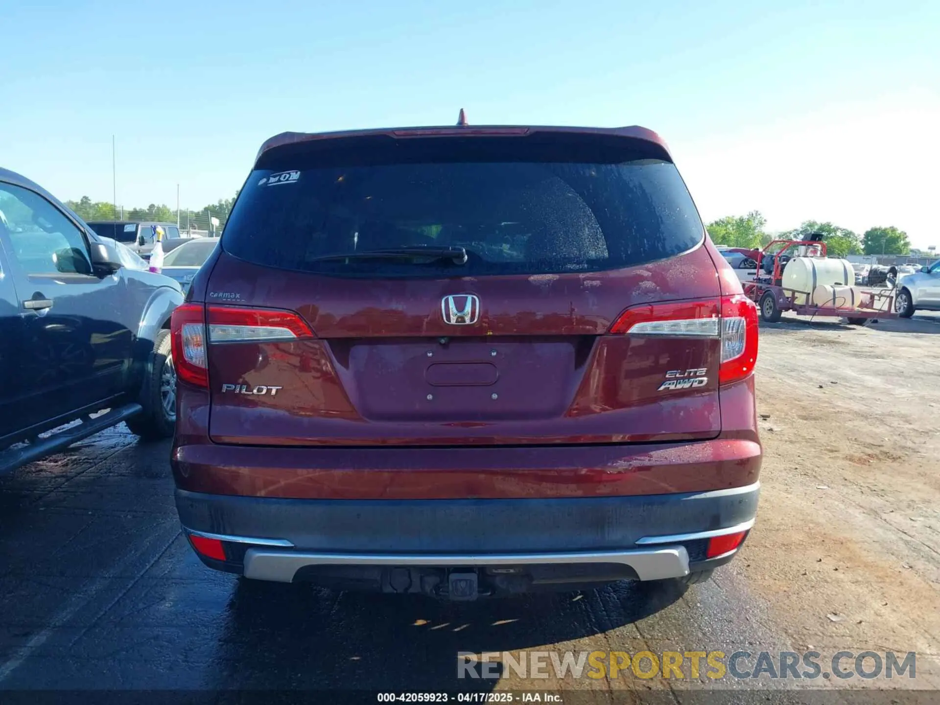 17 Фотография поврежденного автомобиля 5FNYF6H00KB067307 HONDA PILOT 2019