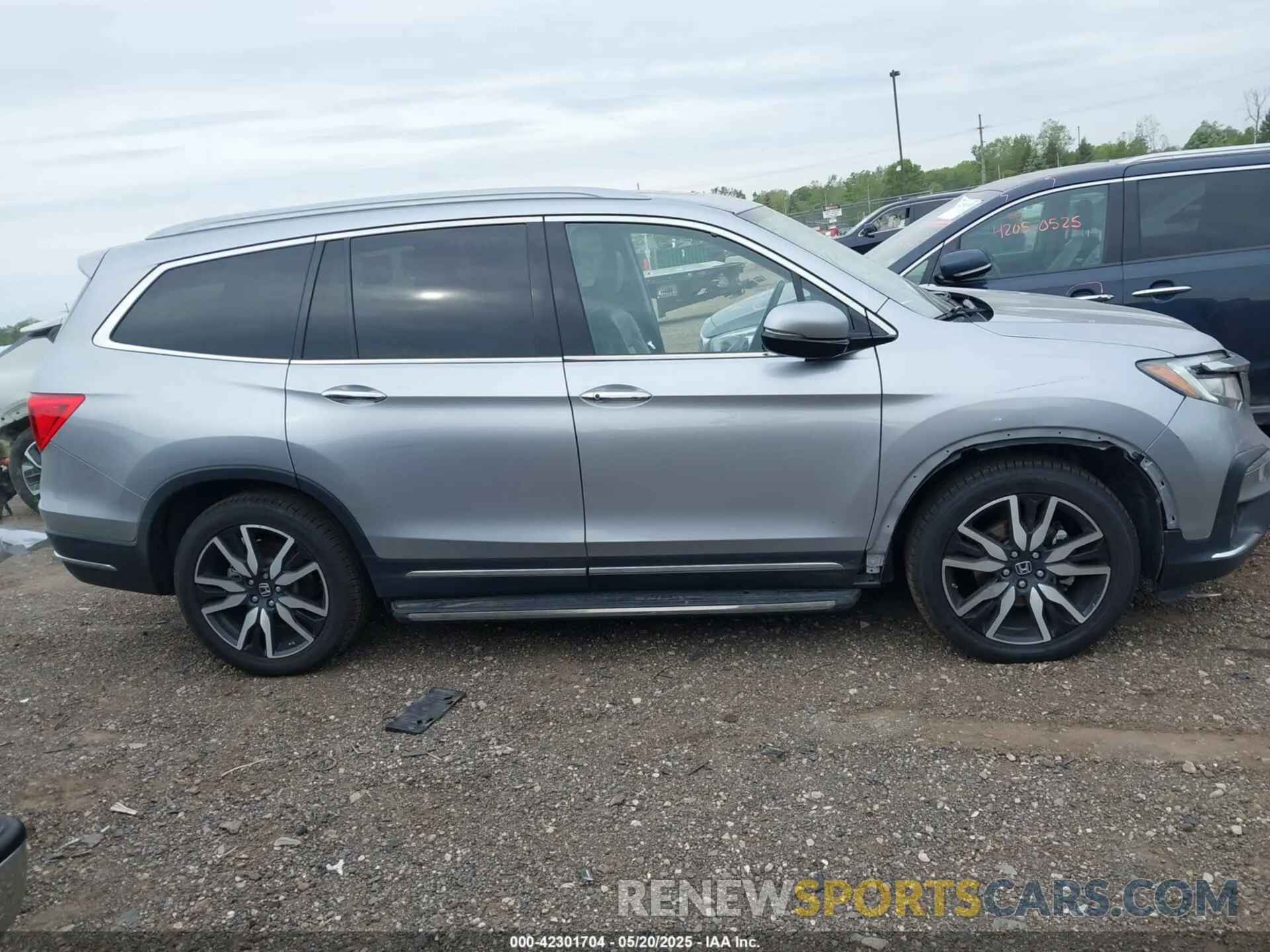 14 Photograph of a damaged car 5FNYF6H01KB000991 HONDA PILOT 2019