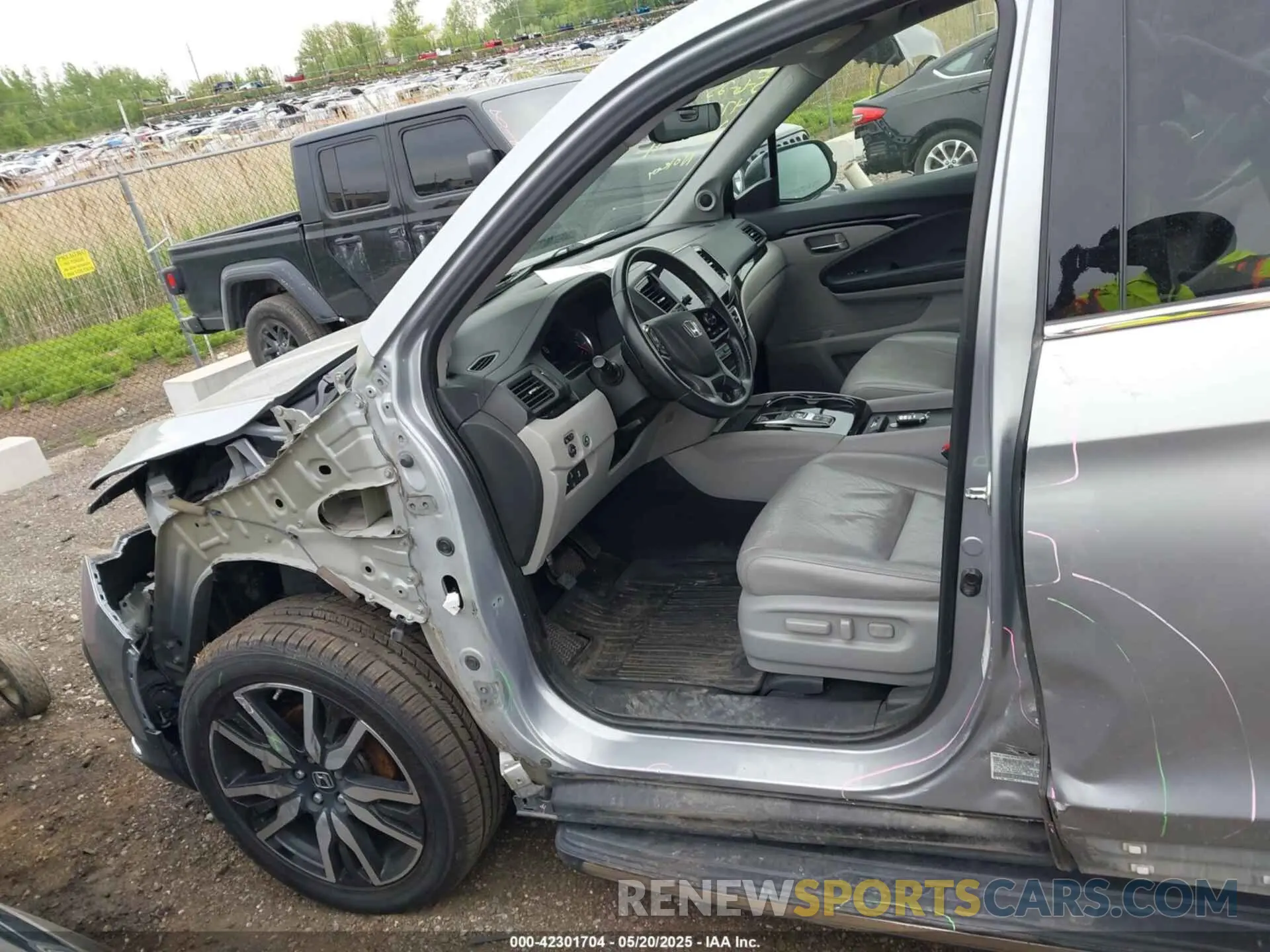 6 Photograph of a damaged car 5FNYF6H01KB000991 HONDA PILOT 2019