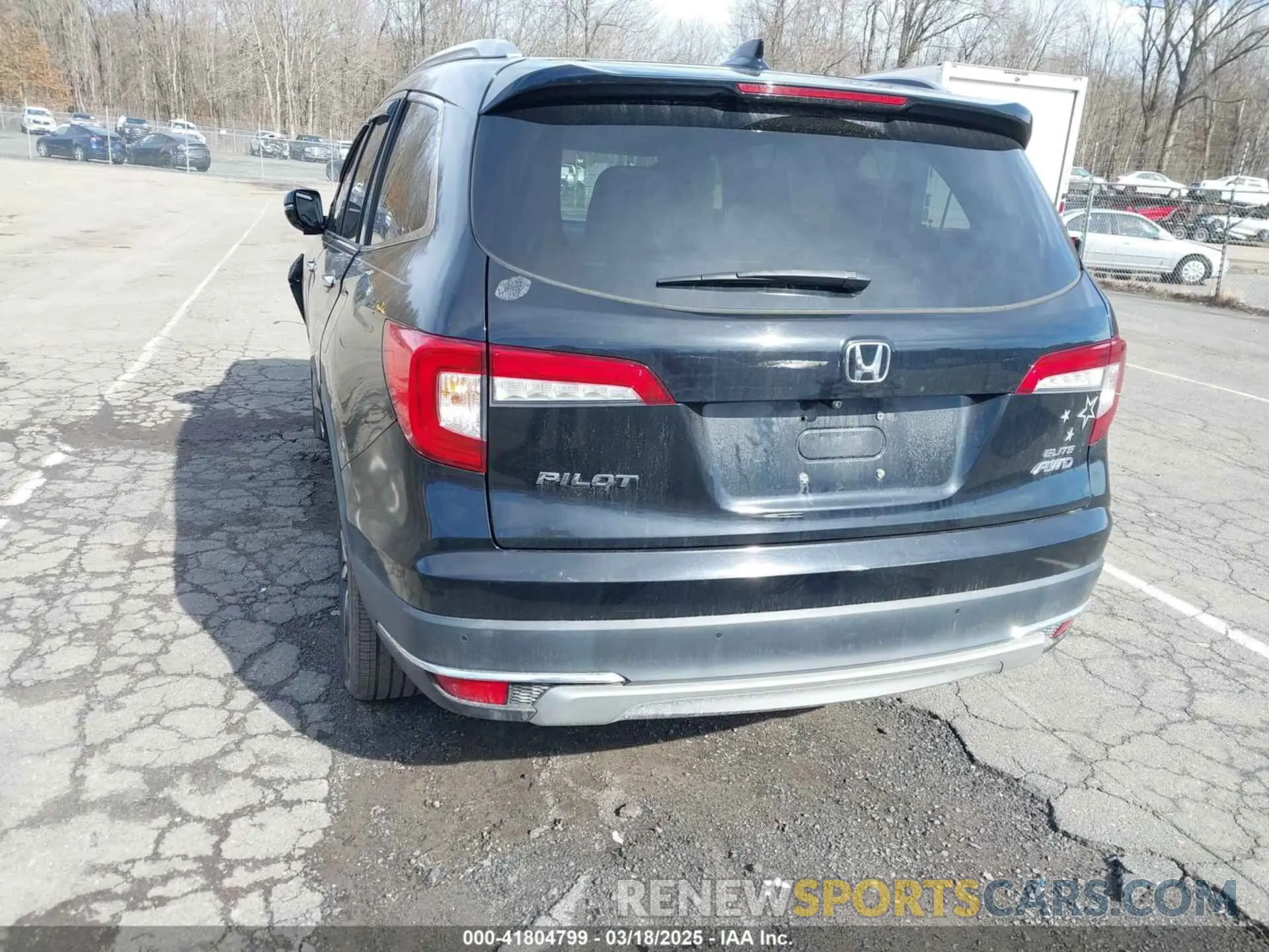 17 Фотография поврежденного автомобиля 5FNYF6H02KB005956 HONDA PILOT 2019