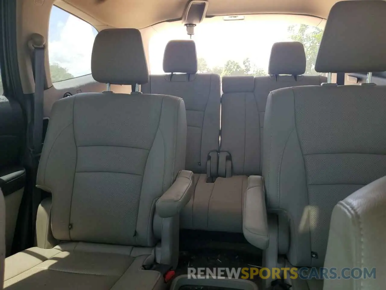 10 Photograph of a damaged car 5FNYF6H07KB057681 HONDA PILOT 2019