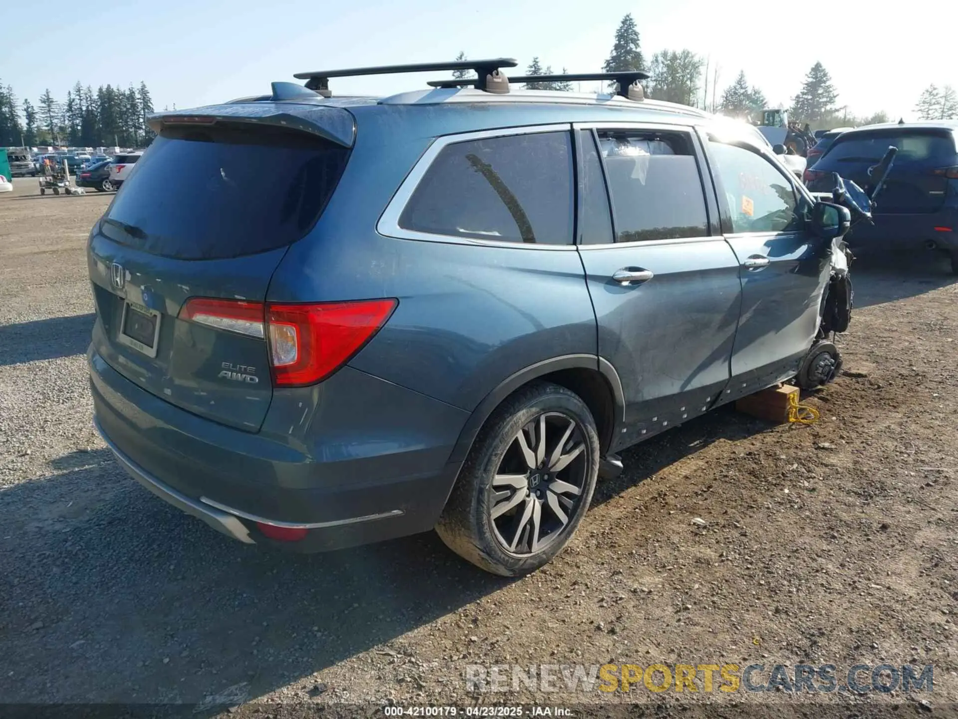 4 Photograph of a damaged car 5FNYF6H0XKB063801 HONDA PILOT 2019