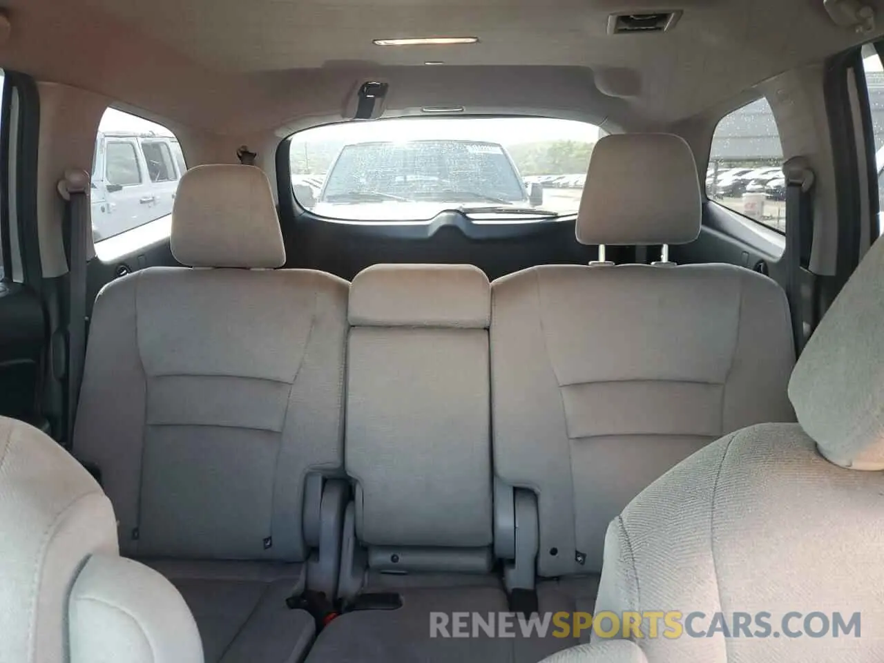 10 Photograph of a damaged car 5FNYF6H12KB036083 HONDA PILOT 2019
